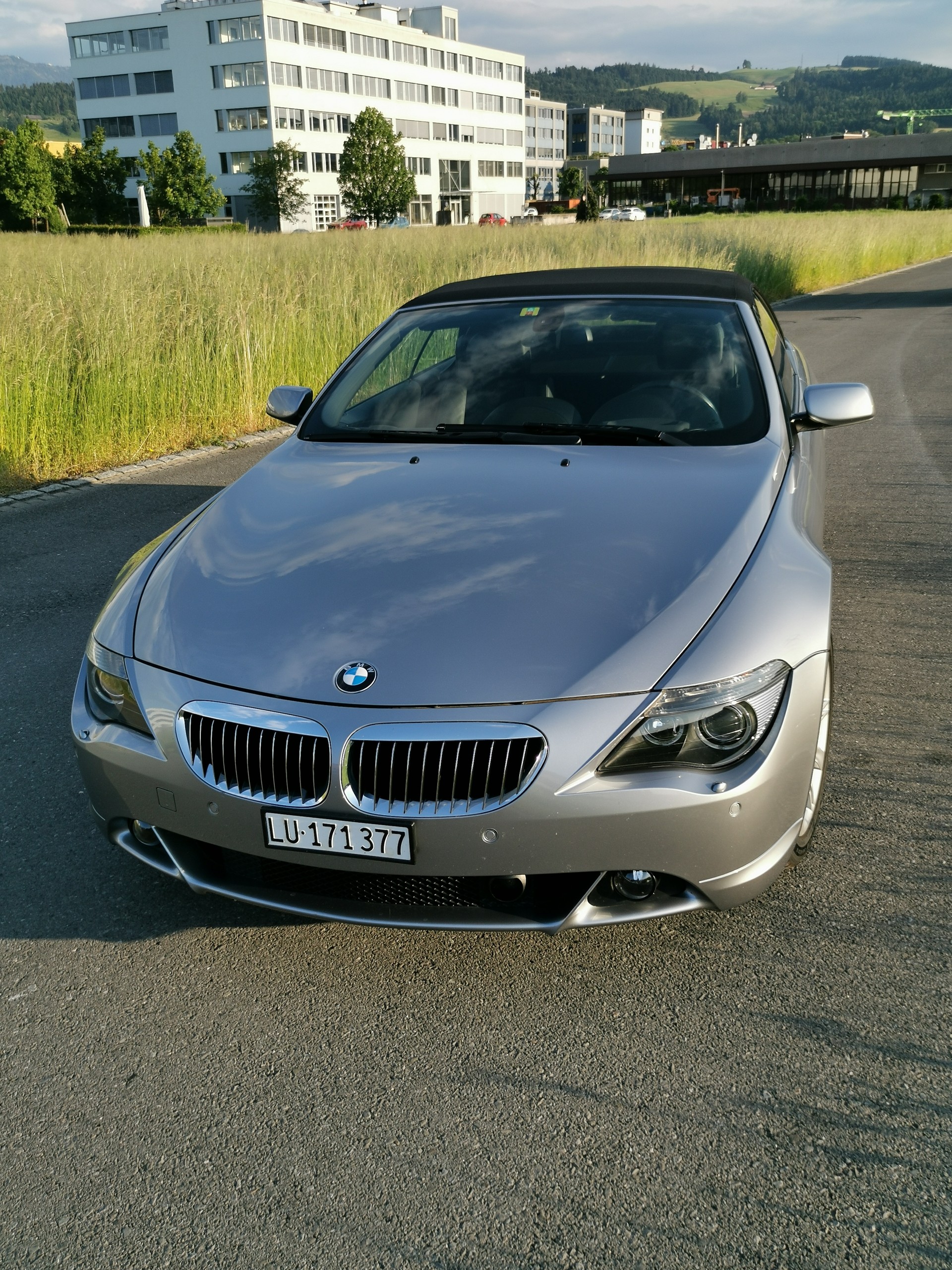 BMW 650i V8-image-2