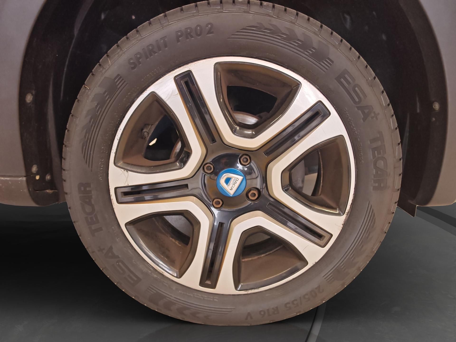 DACIA Sandero TCe 90 Celebration-image-17