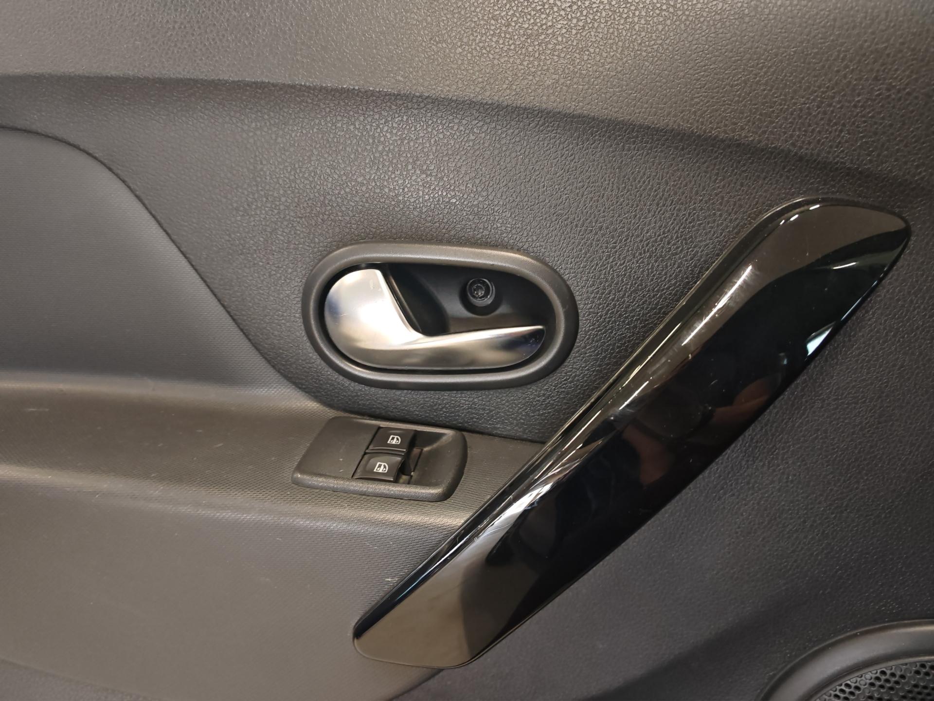 DACIA Sandero TCe 90 Celebration-image-21