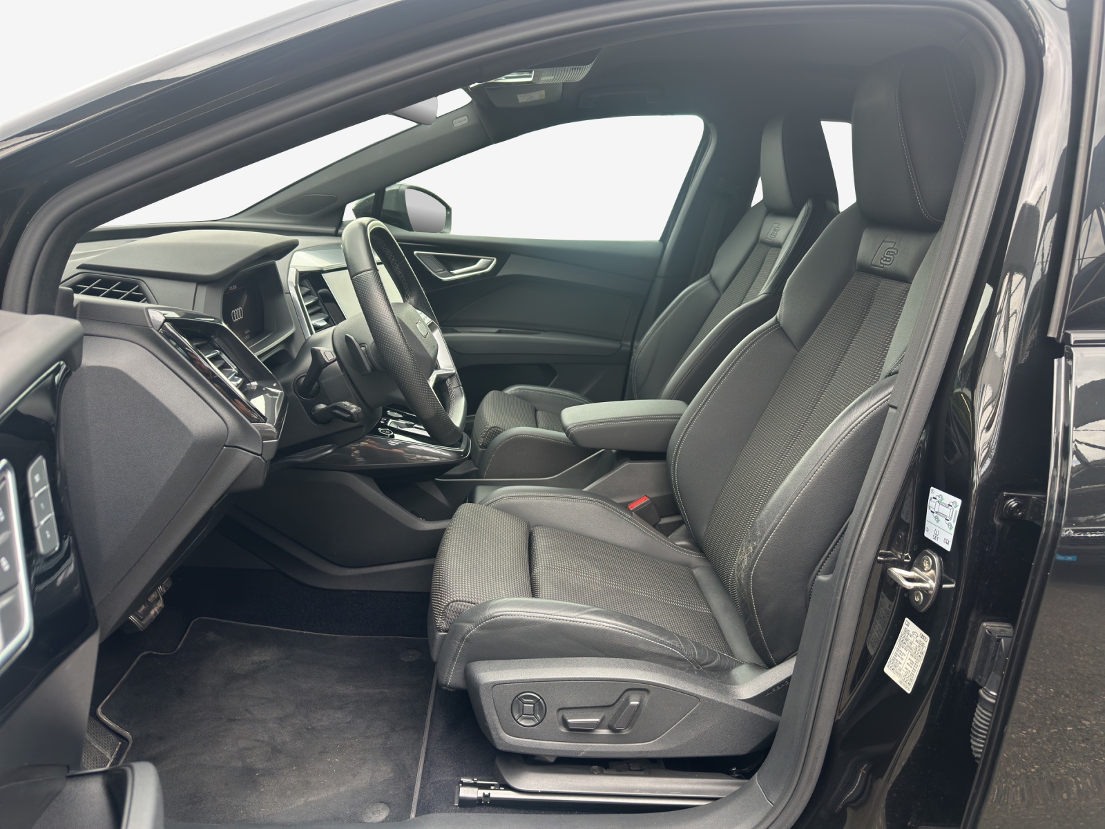 AUDI Q4 Sportback e-tron 50 quattro-image-7