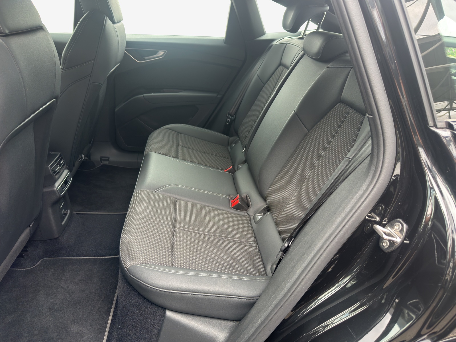 AUDI Q4 Sportback e-tron 50 quattro-image-11