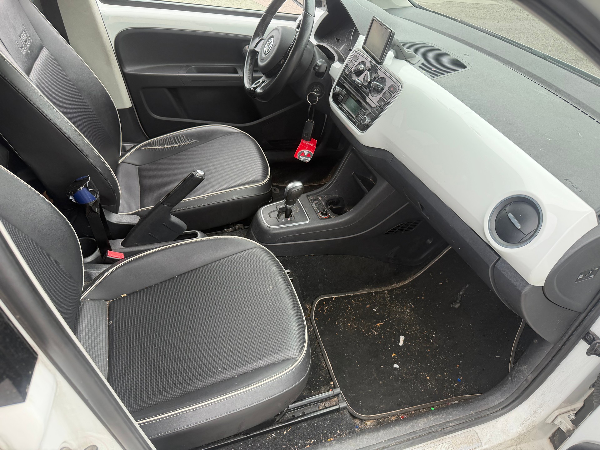 VW Up 1.0 white up Art on Ice ASG-image-10