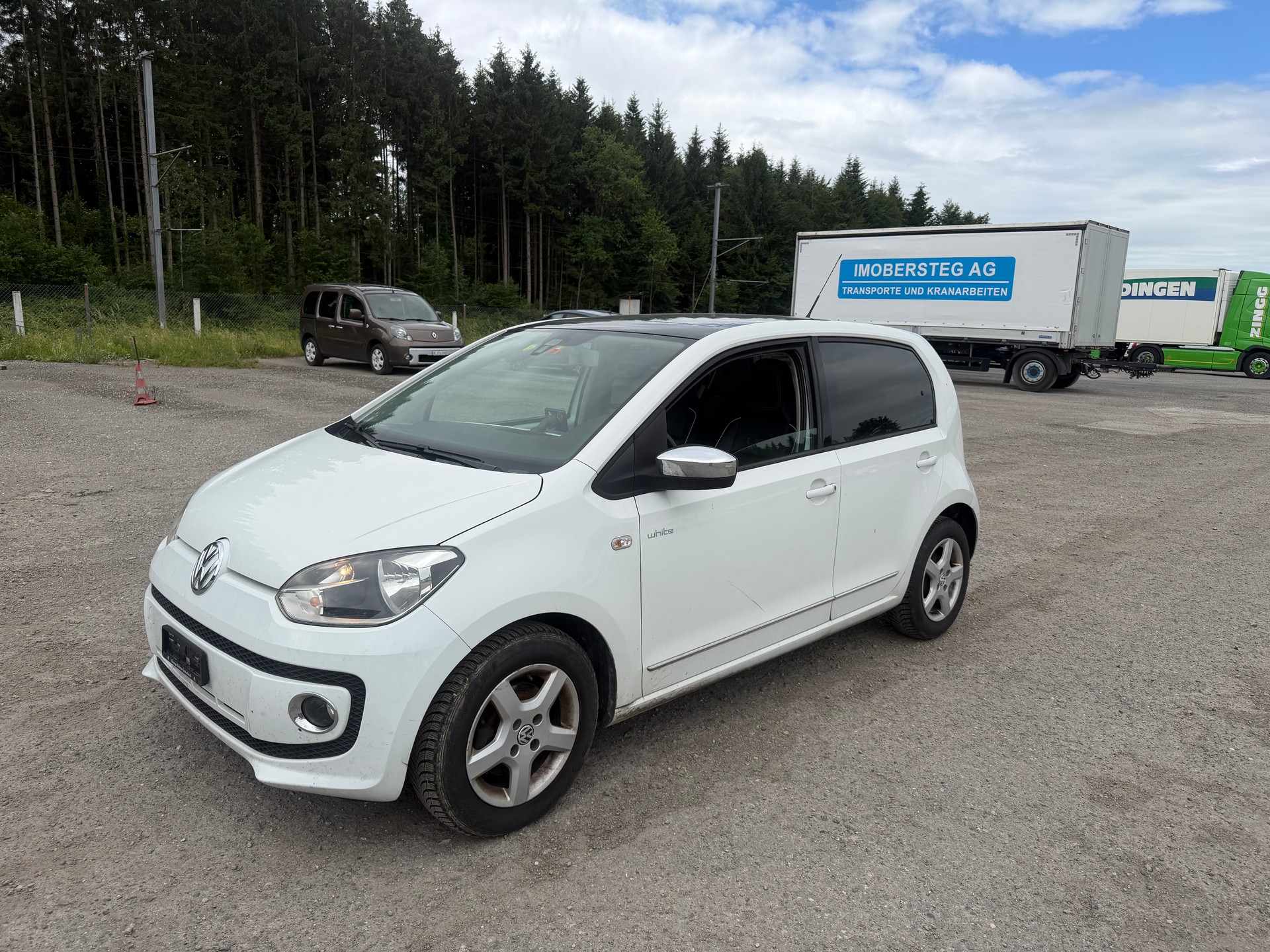 VW Up 1.0 white up Art on Ice ASG-image-0