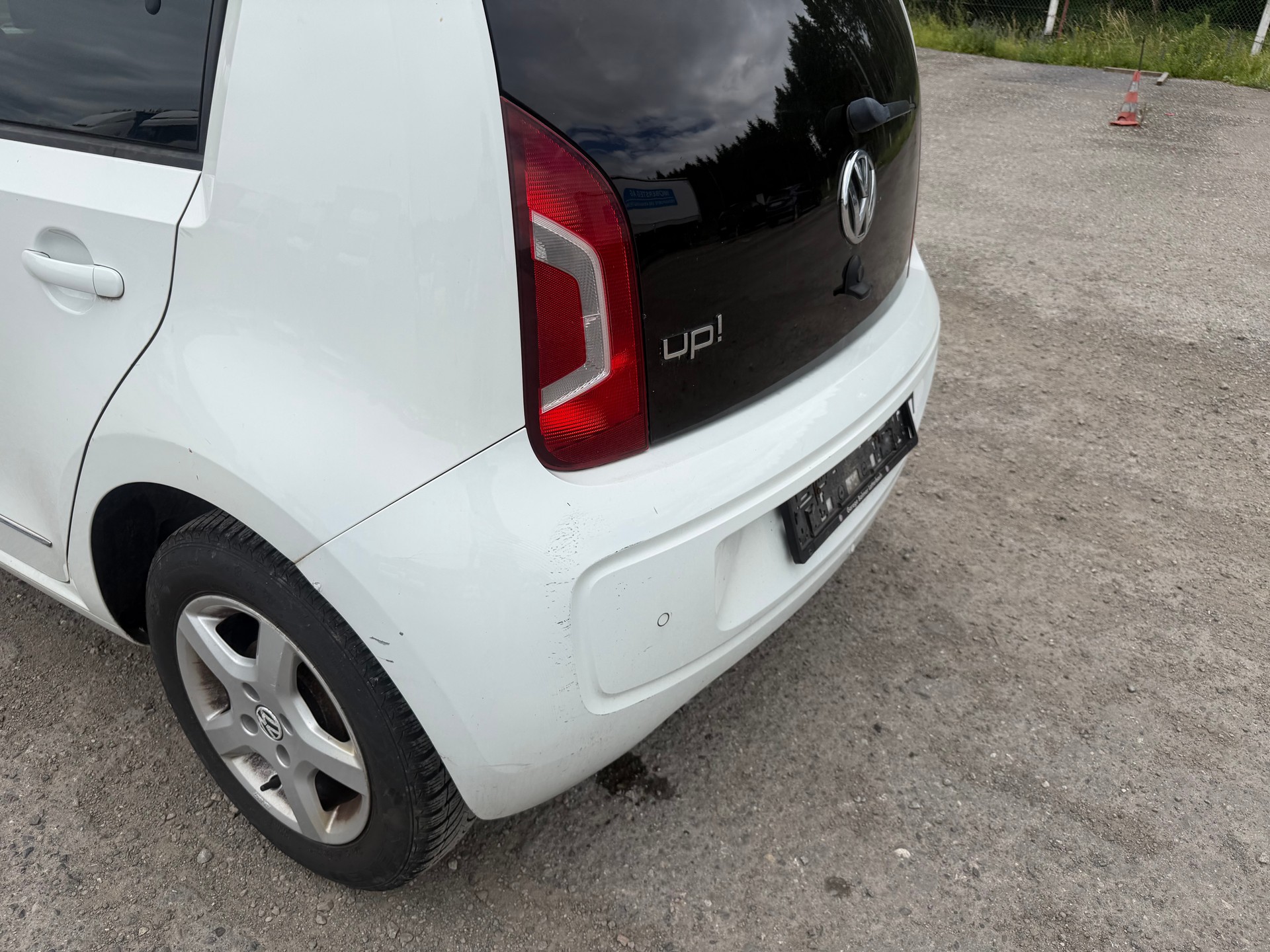 VW Up 1.0 white up Art on Ice ASG-image-12