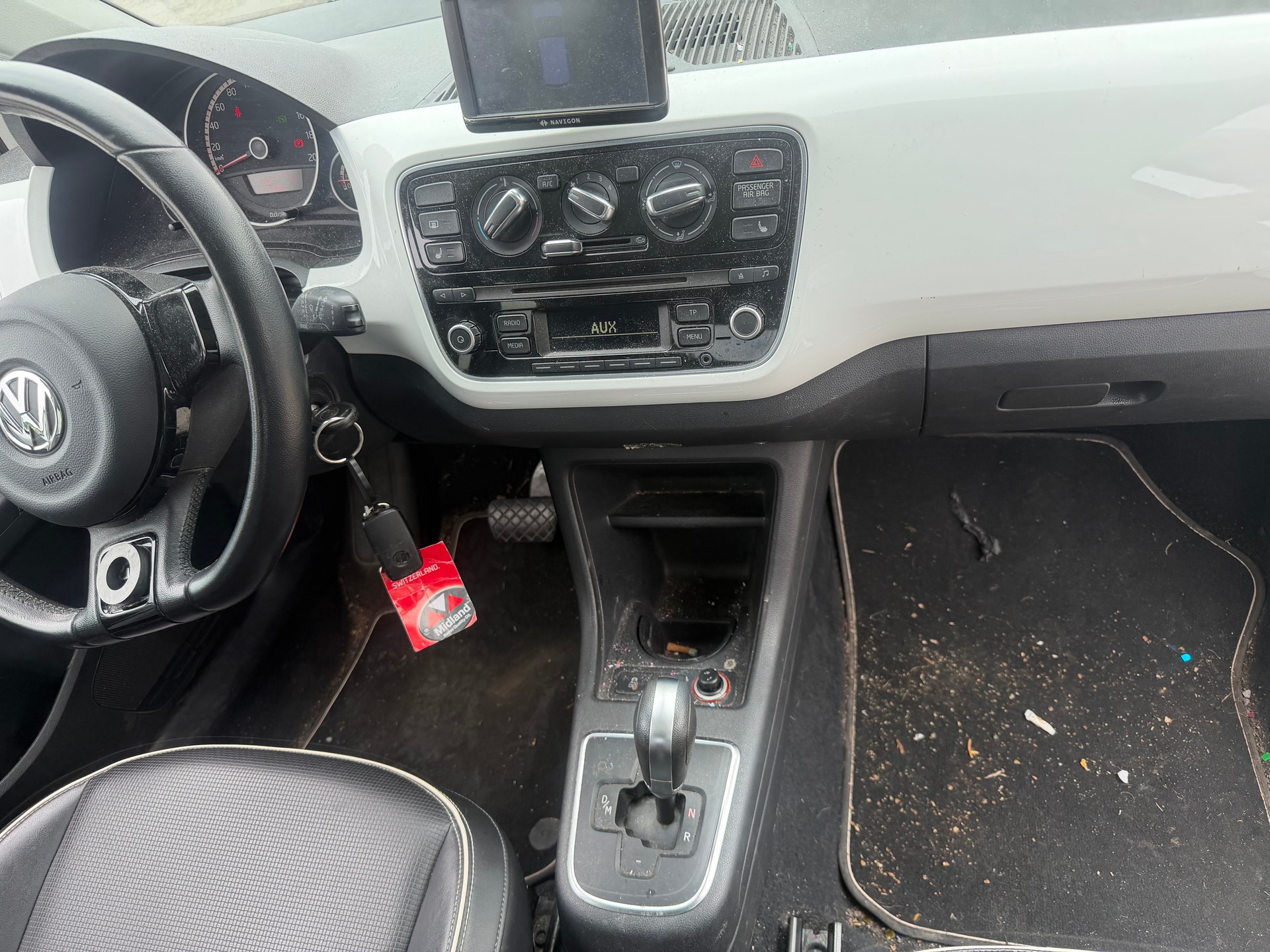 VW Up 1.0 white up Art on Ice ASG-image-11