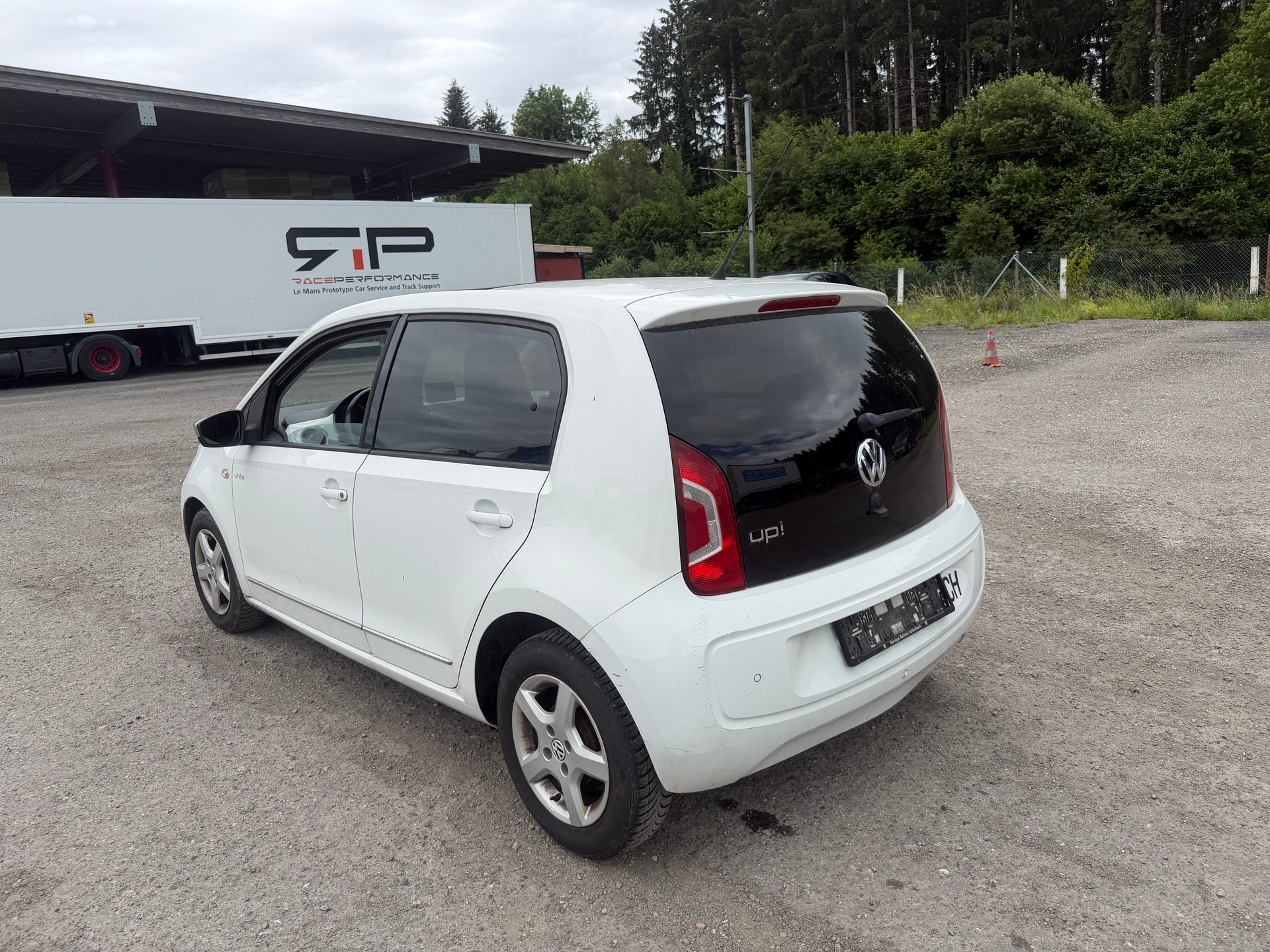 VW Up 1.0 white up Art on Ice ASG-image-3