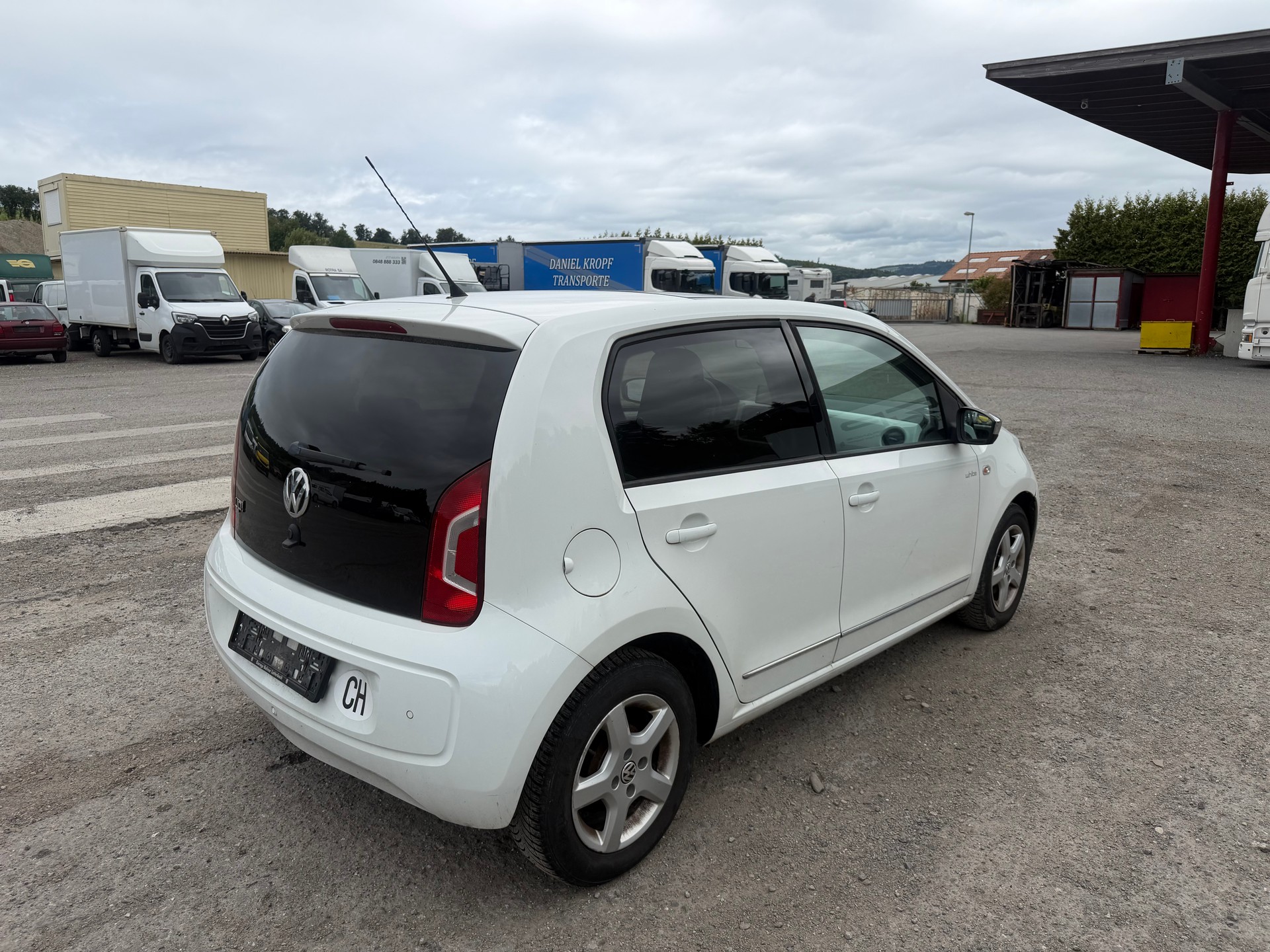 VW Up 1.0 white up Art on Ice ASG-image-2