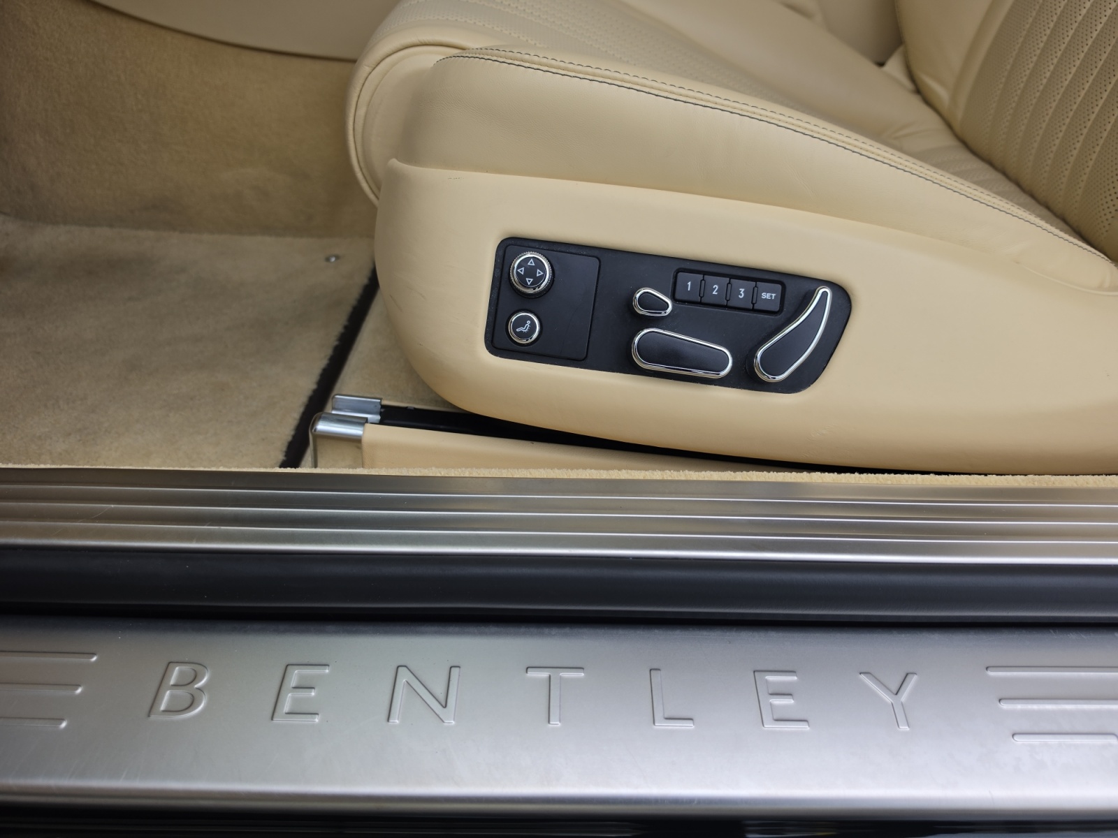 BENTLEY Continental GT 4.0 V8 Facelift- einer der letztgebauten Serie II-image-14