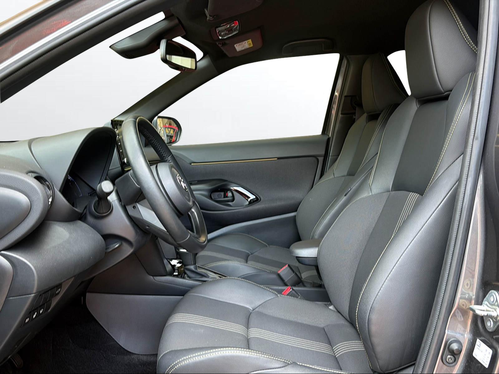 TOYOTA Yaris Cross 1.5 VVT-i HSD Adventure AWD-i-image-3