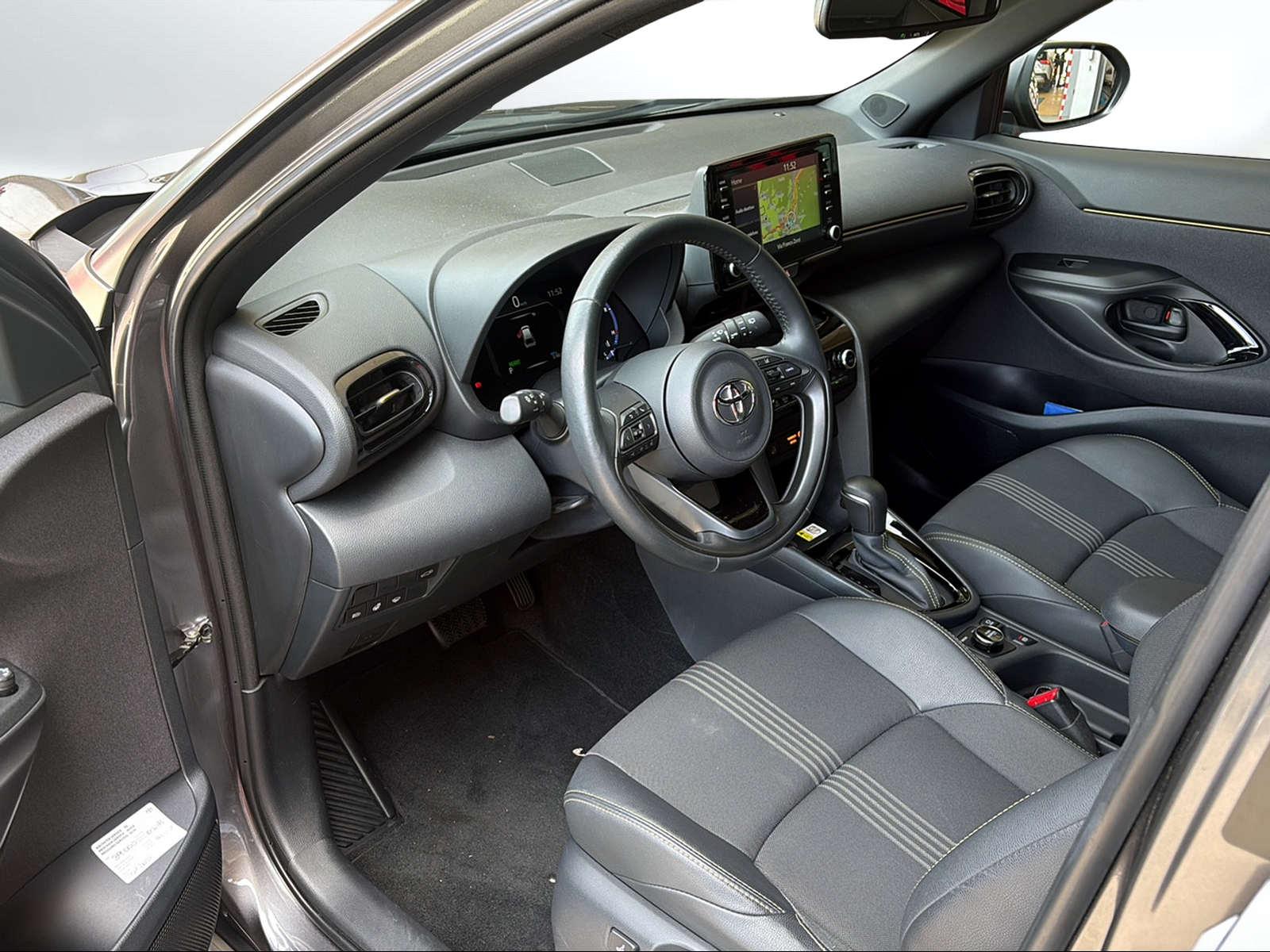TOYOTA Yaris Cross 1.5 VVT-i HSD Adventure AWD-i-image-4