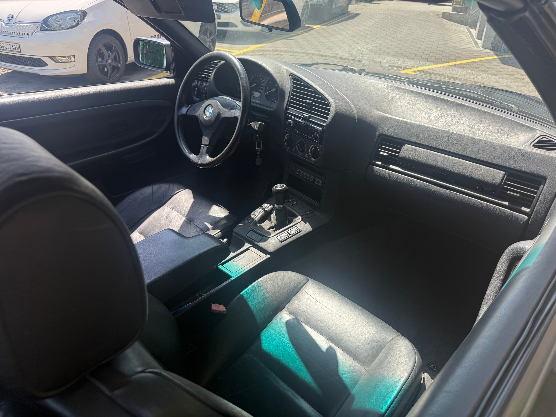 BMW 325-image-4