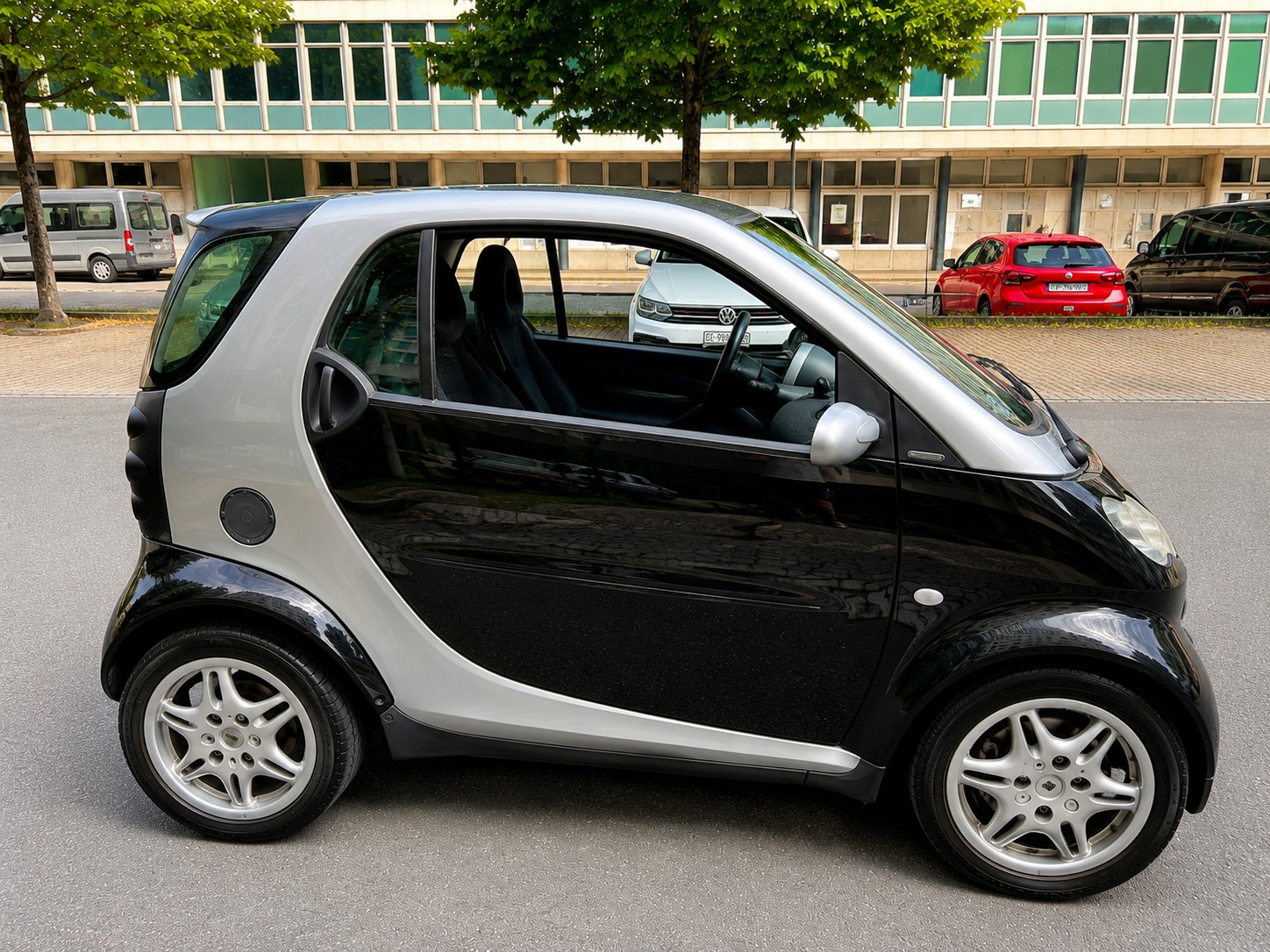 SMART FORTWO-image-2
