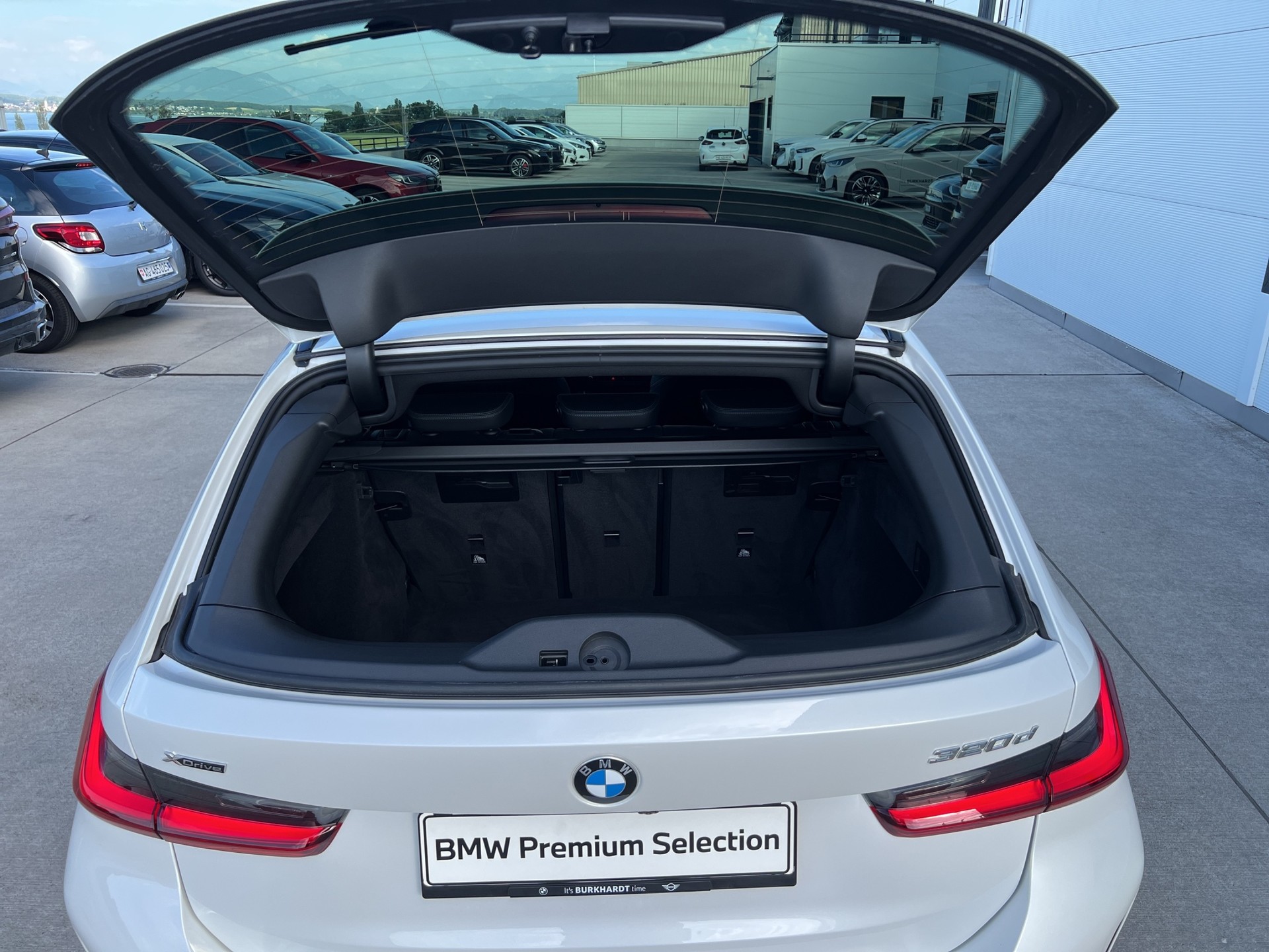 BMW 320d xDr 48V Tour M Sport-image-23