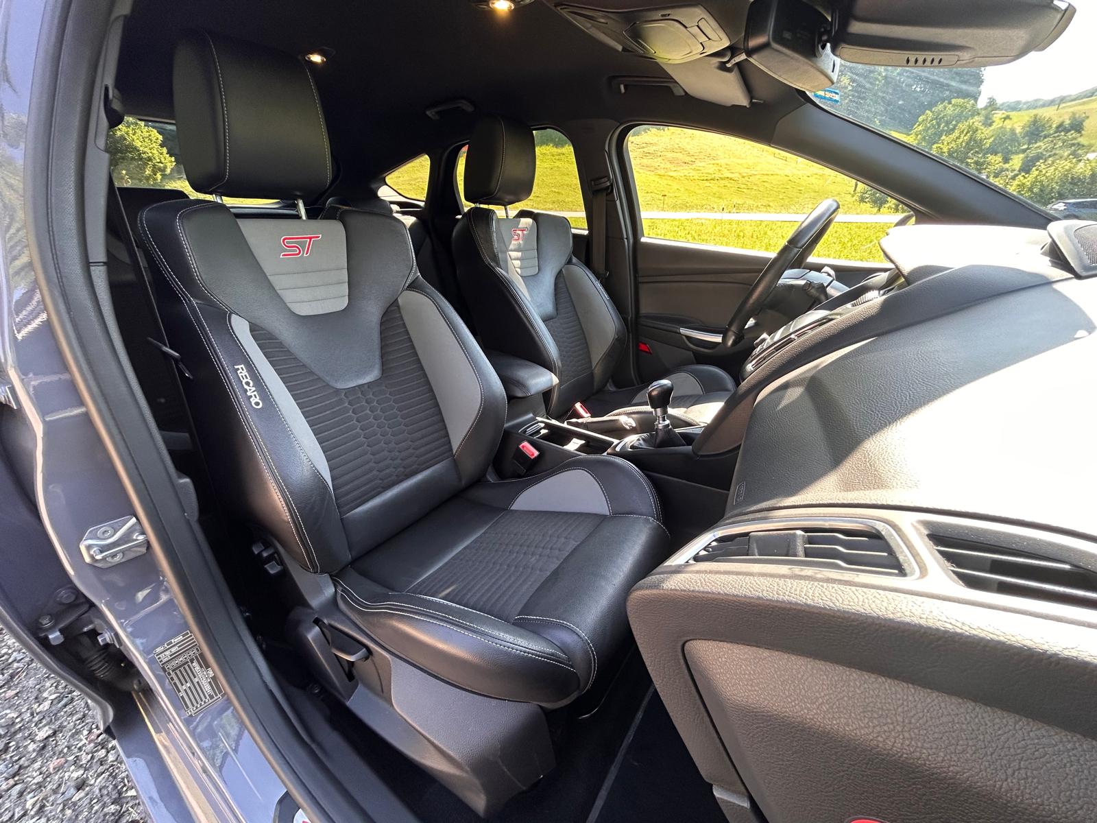 FORD Focus 2.0 TDCi ST2-image-11