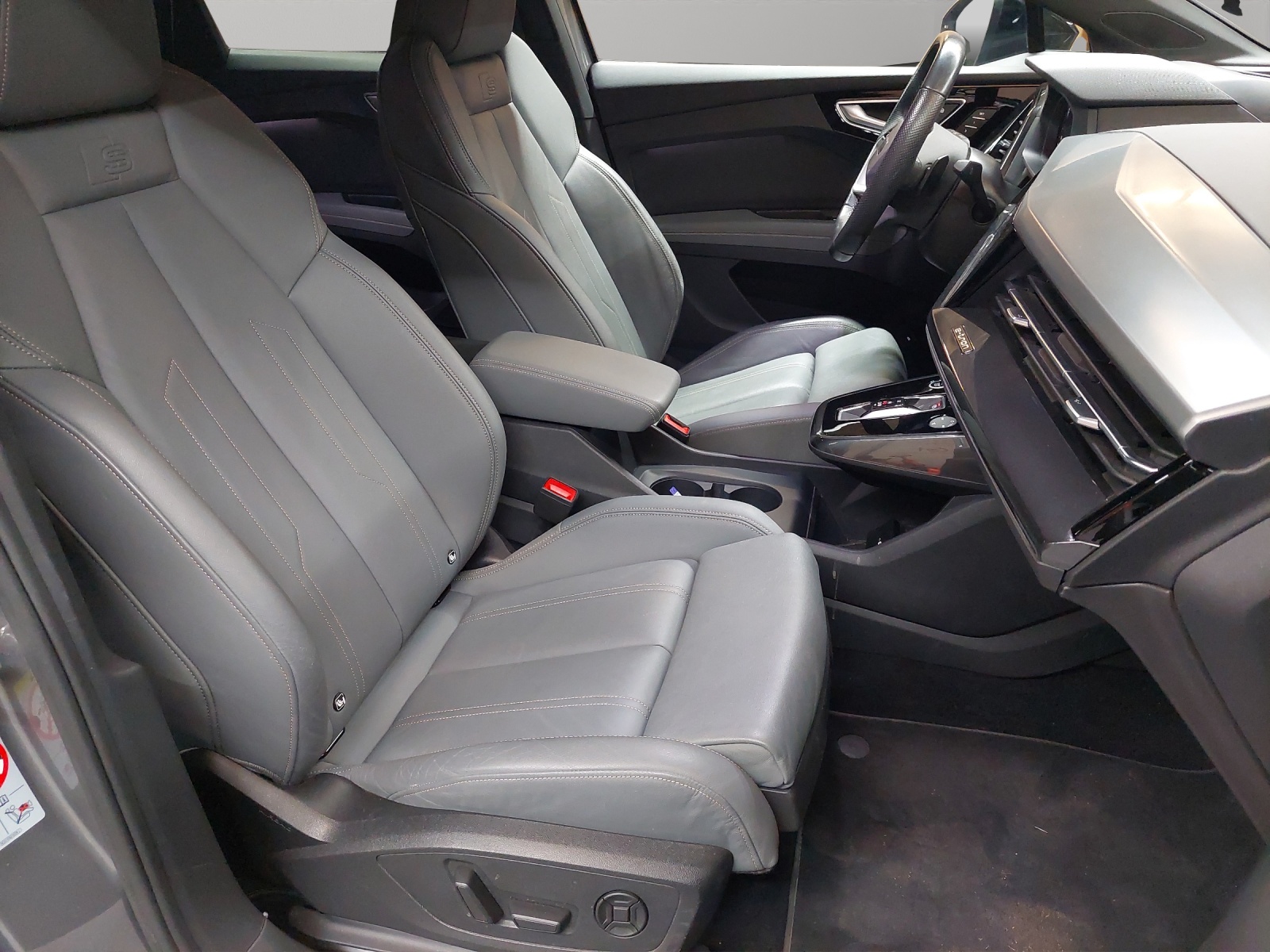 AUDI Q4 e-tron 40-image-8