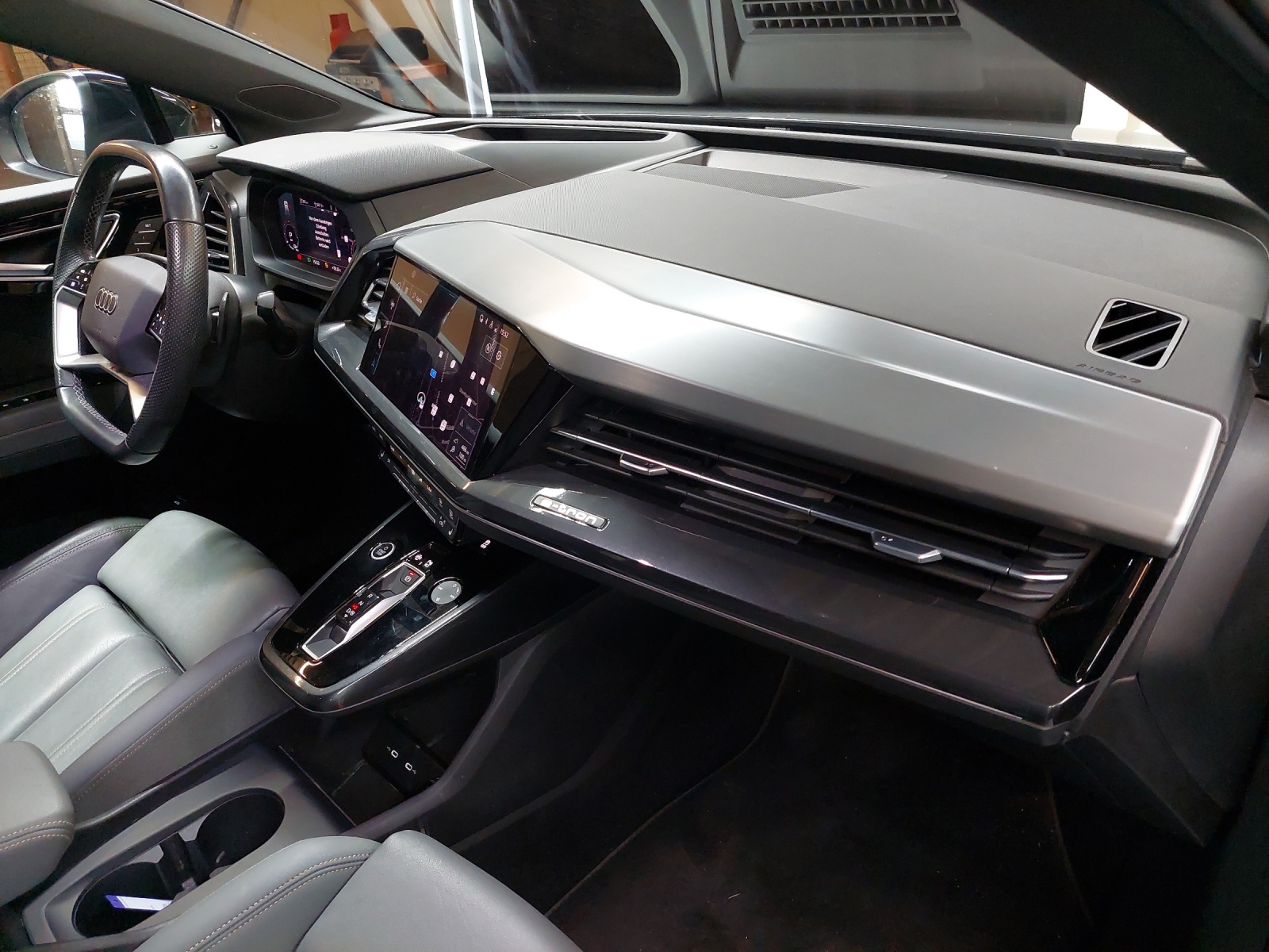 AUDI Q4 e-tron 40-image-9