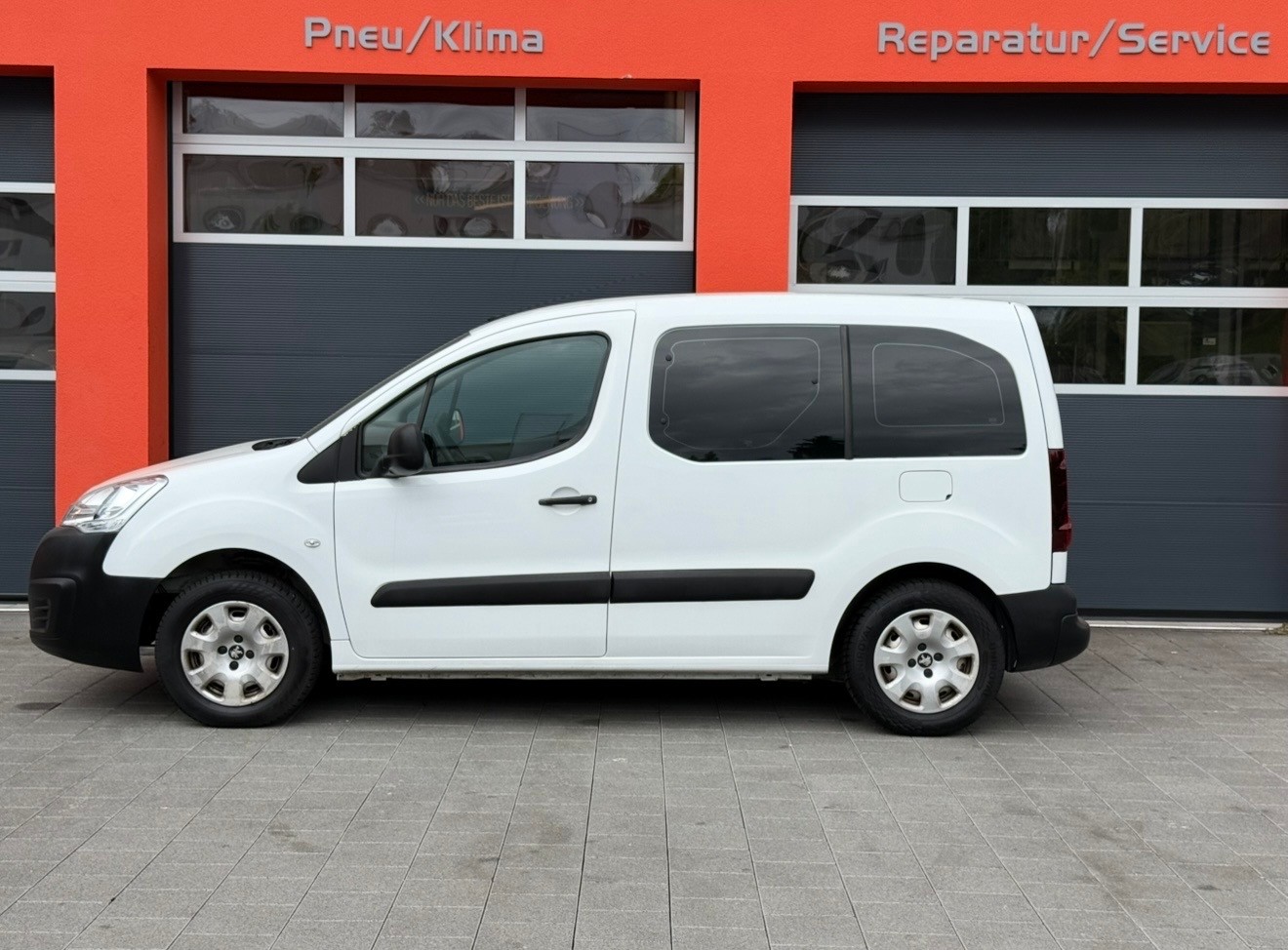 PEUGEOT Partner 1.6 Active-image-1