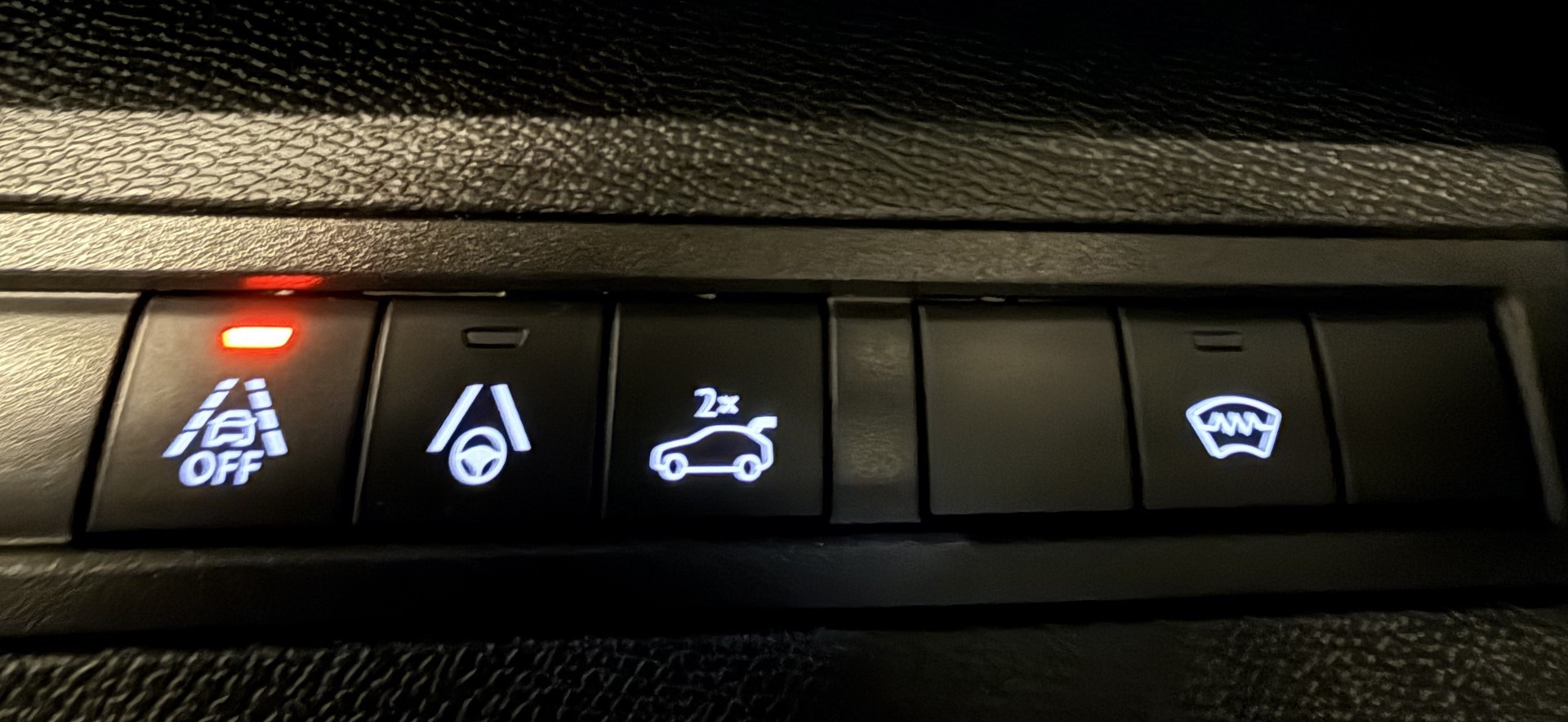 PEUGEOT 5008 1.6 Pure Tech GT Pack EAT8-image-21