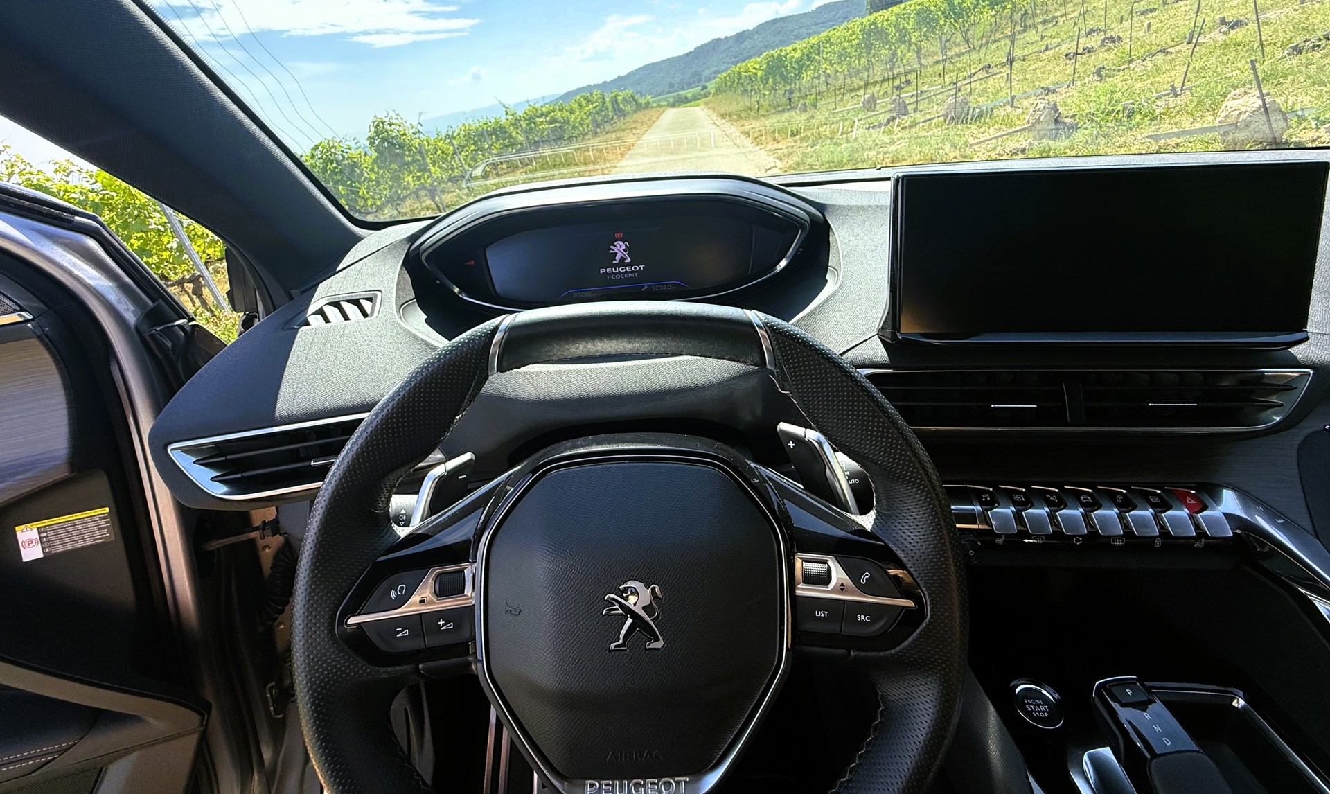 PEUGEOT 5008 1.6 Pure Tech GT Pack EAT8-image-12