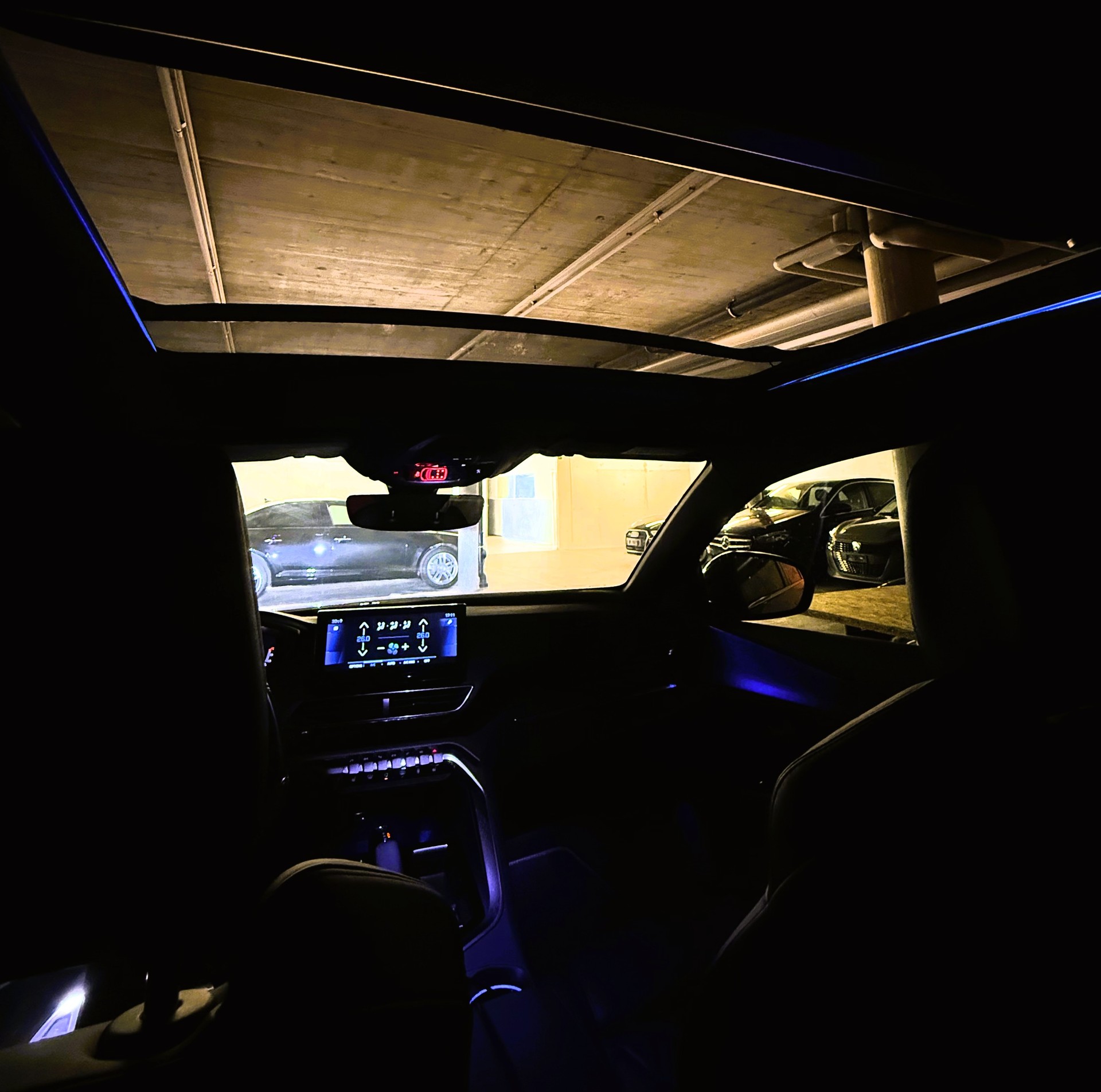 PEUGEOT 5008 1.6 Pure Tech GT Pack EAT8-image-23