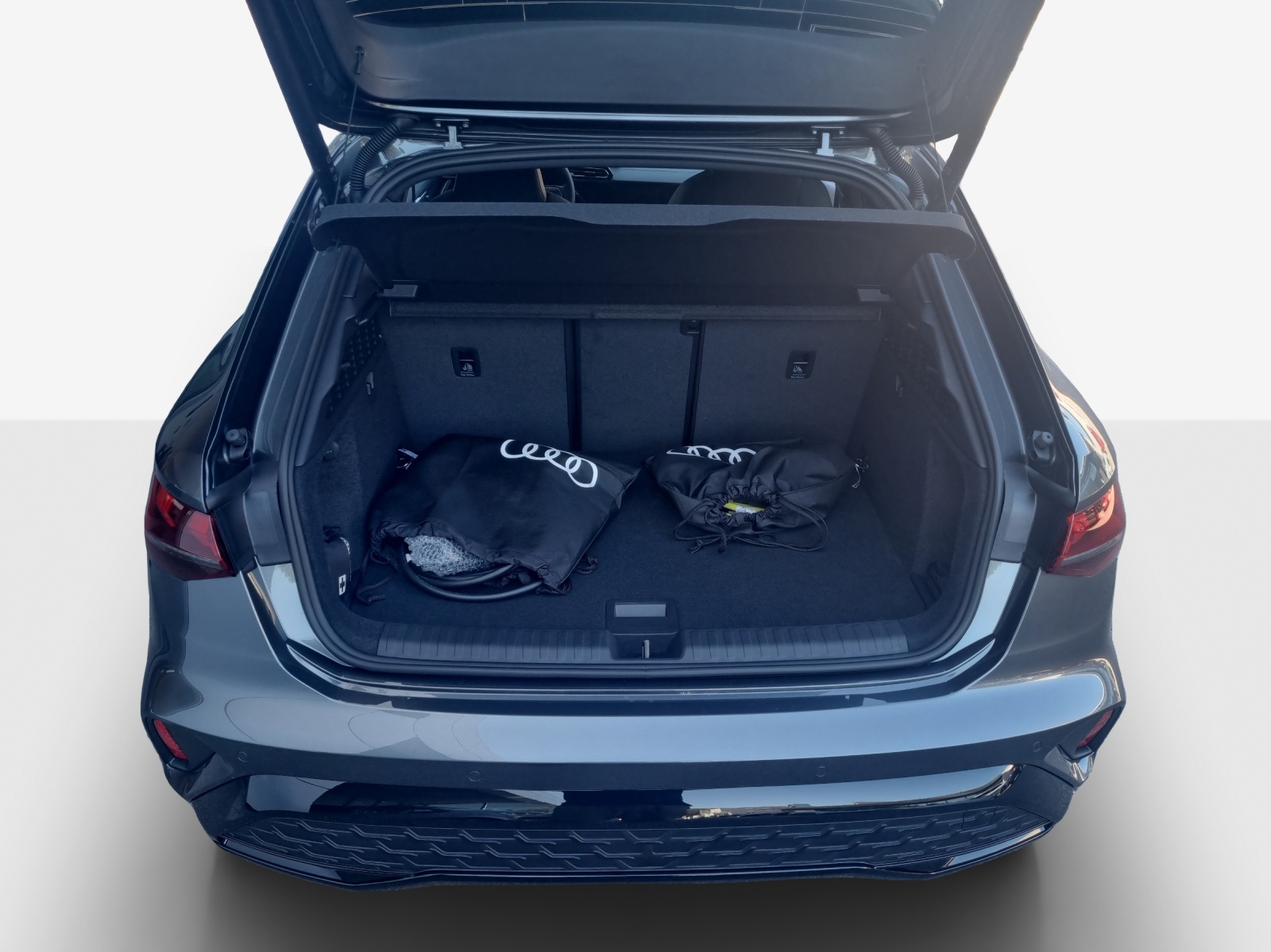 AUDI A3 Sportback TFSI e 200 kW S line S tronic-image-11