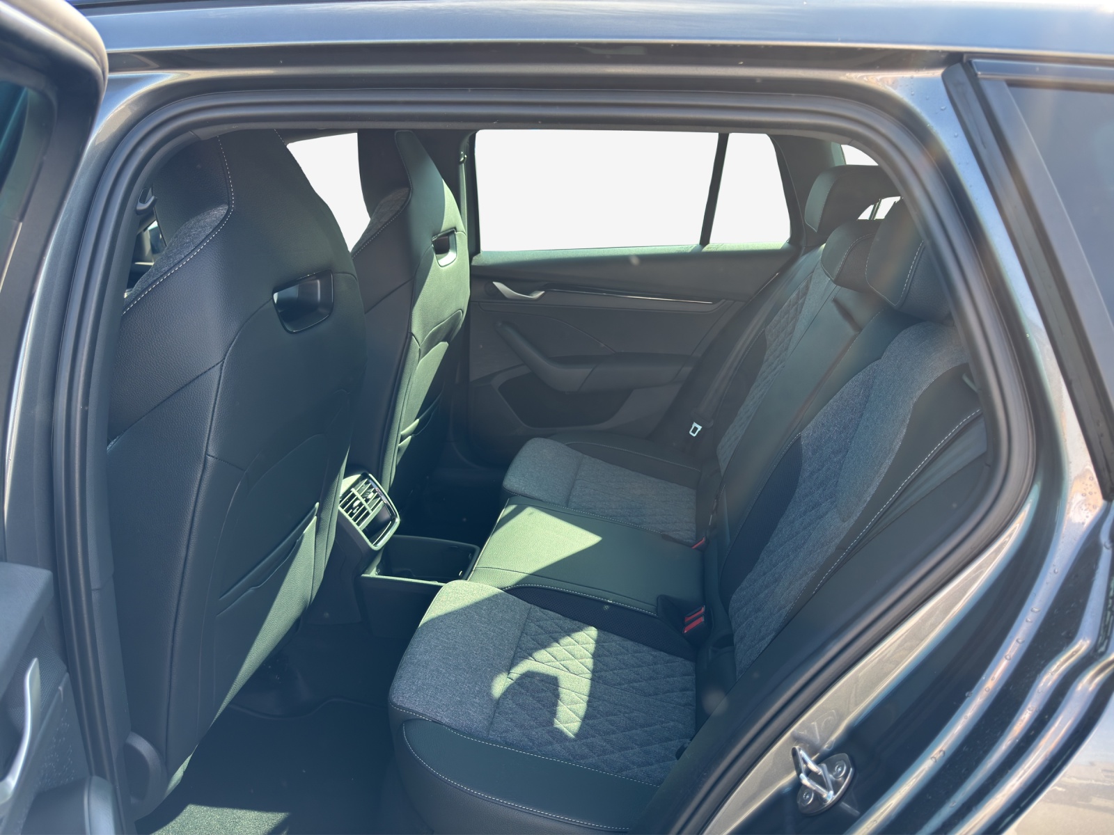 SKODA Octavia Sportline Dynamic-image-11