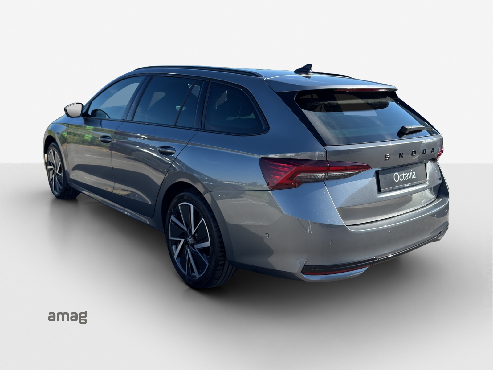 SKODA Octavia Sportline Dynamic-image-2