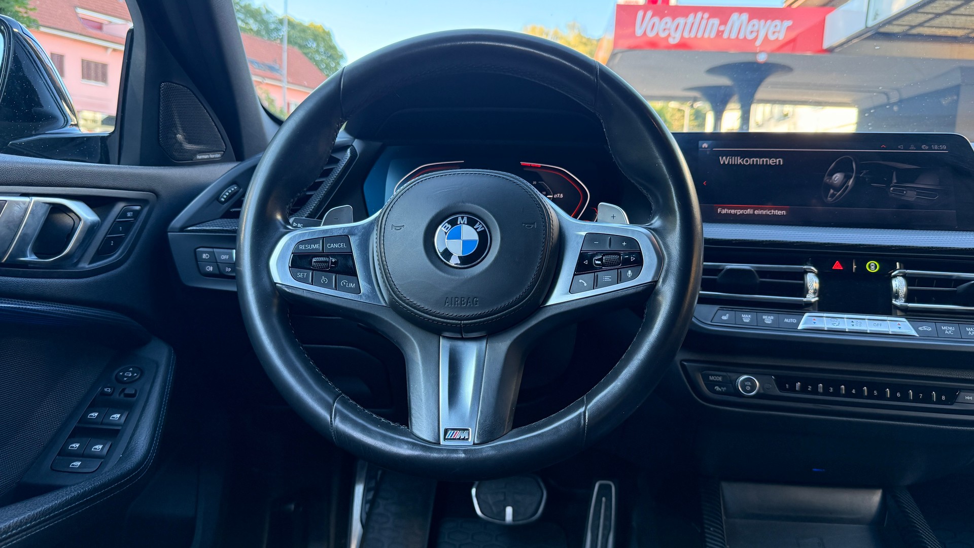 BMW 120d xDrive Steptronic M Sport-image-12