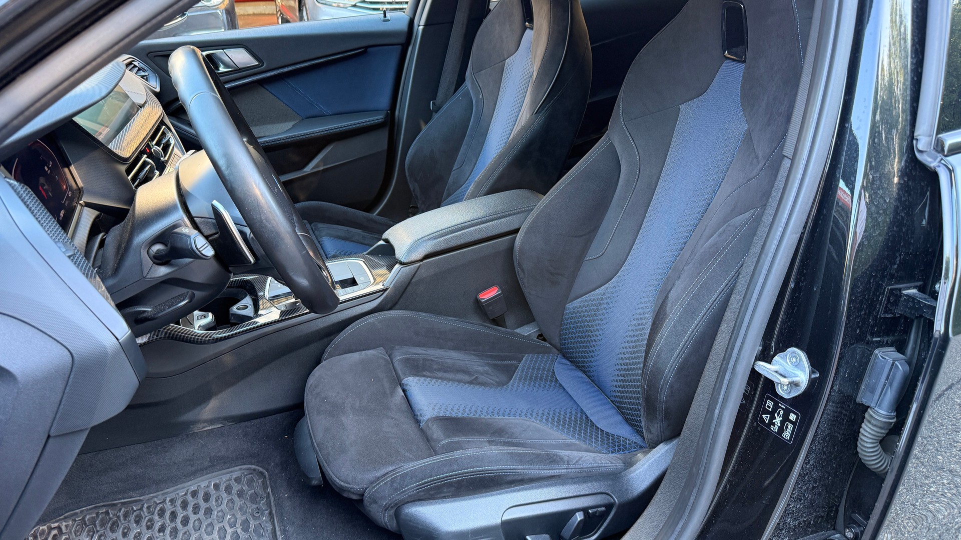 BMW 120d xDrive Steptronic M Sport-image-9