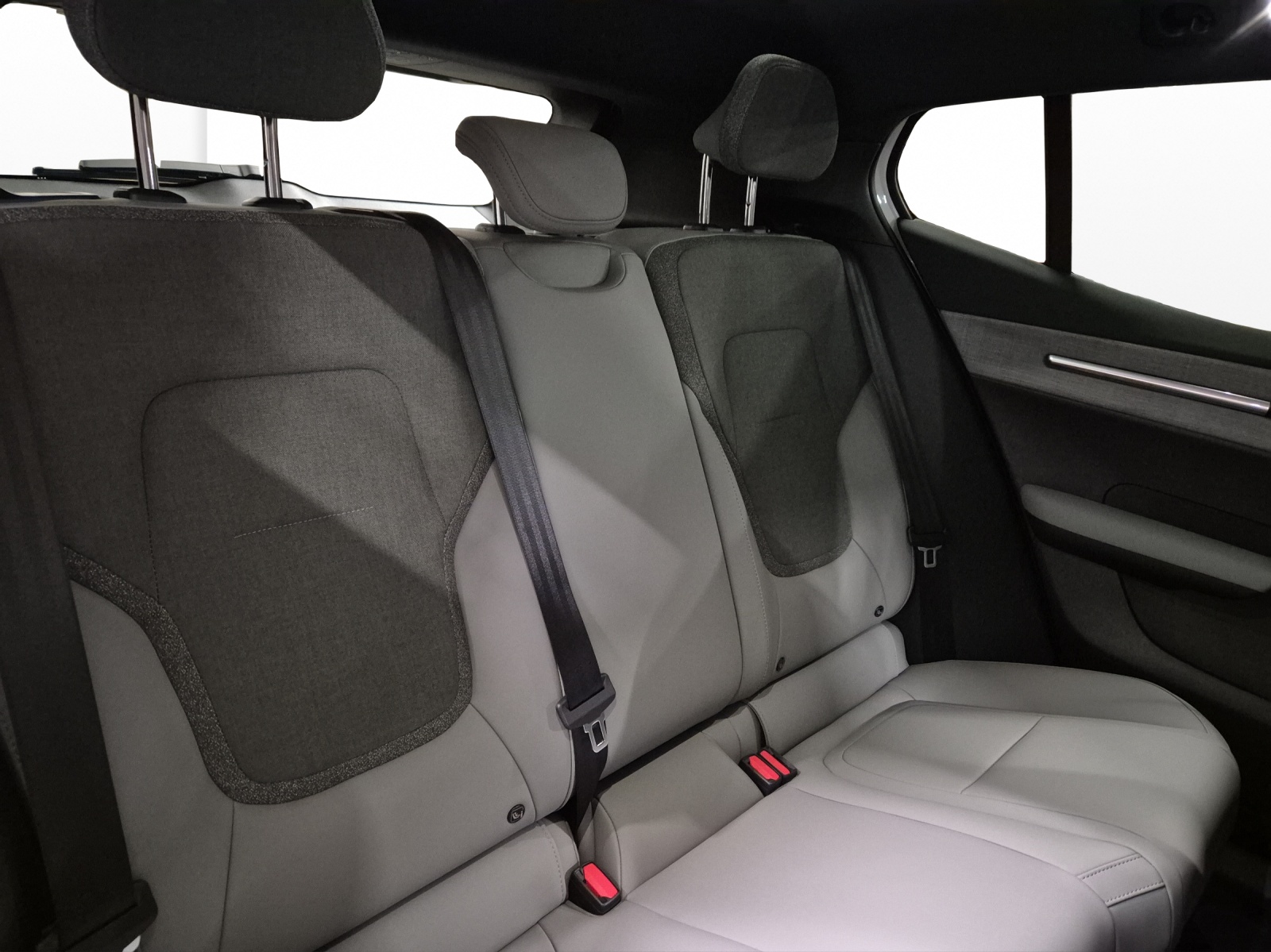 VOLVO EX30 CC E60 Twin Performance AWD-image-16
