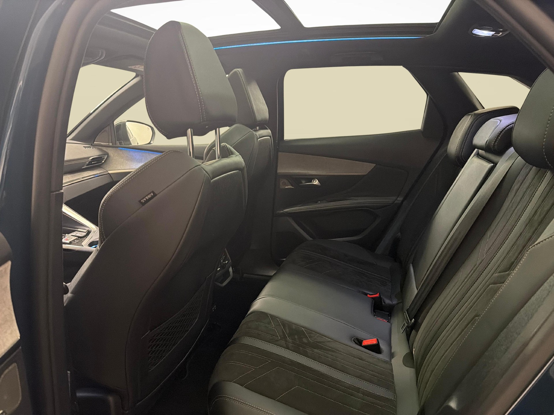 PEUGEOT 3008 1.2 PureTech GT Pack-image-10