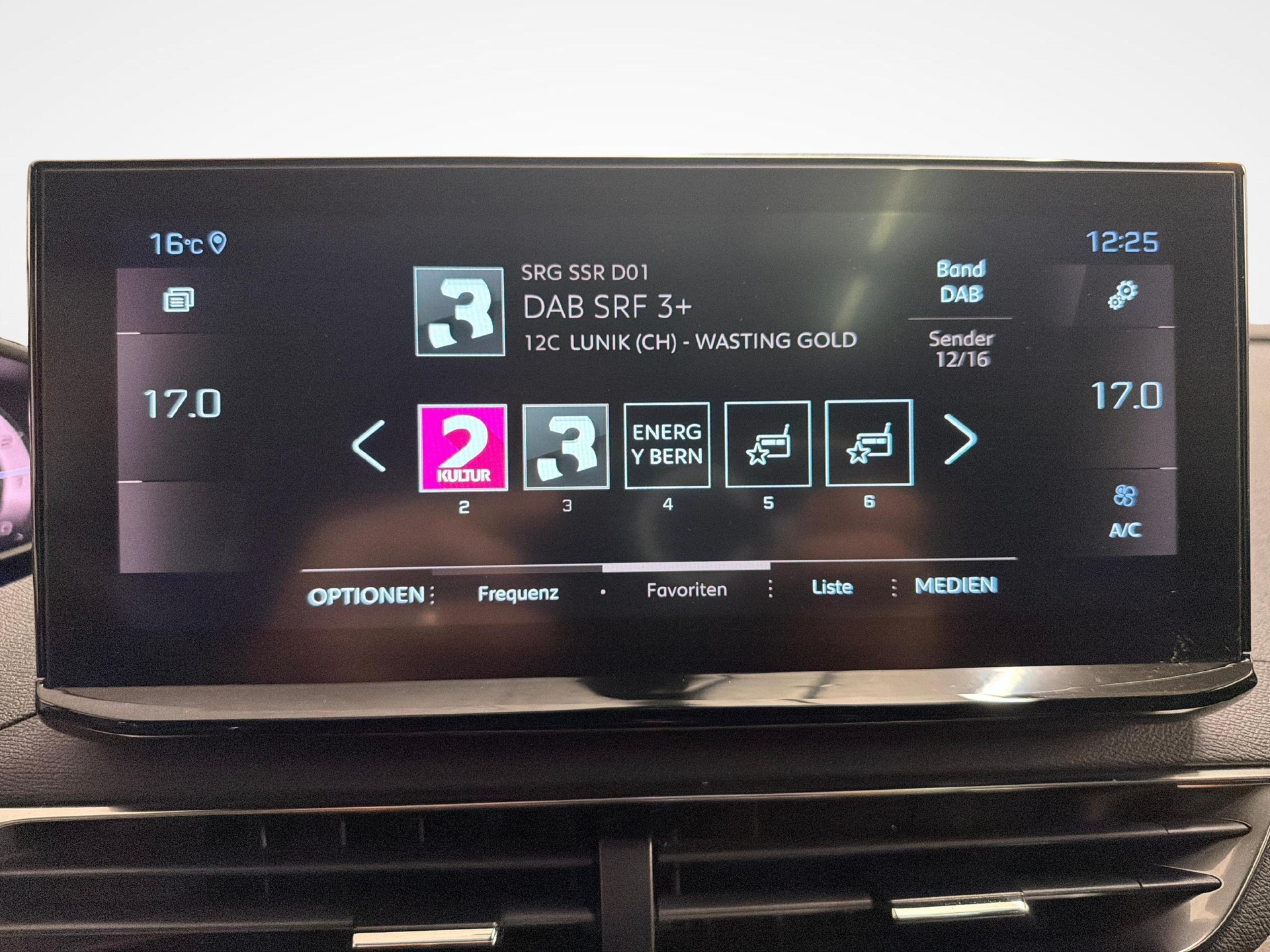 PEUGEOT 3008 1.2 PureTech GT Pack-image-16