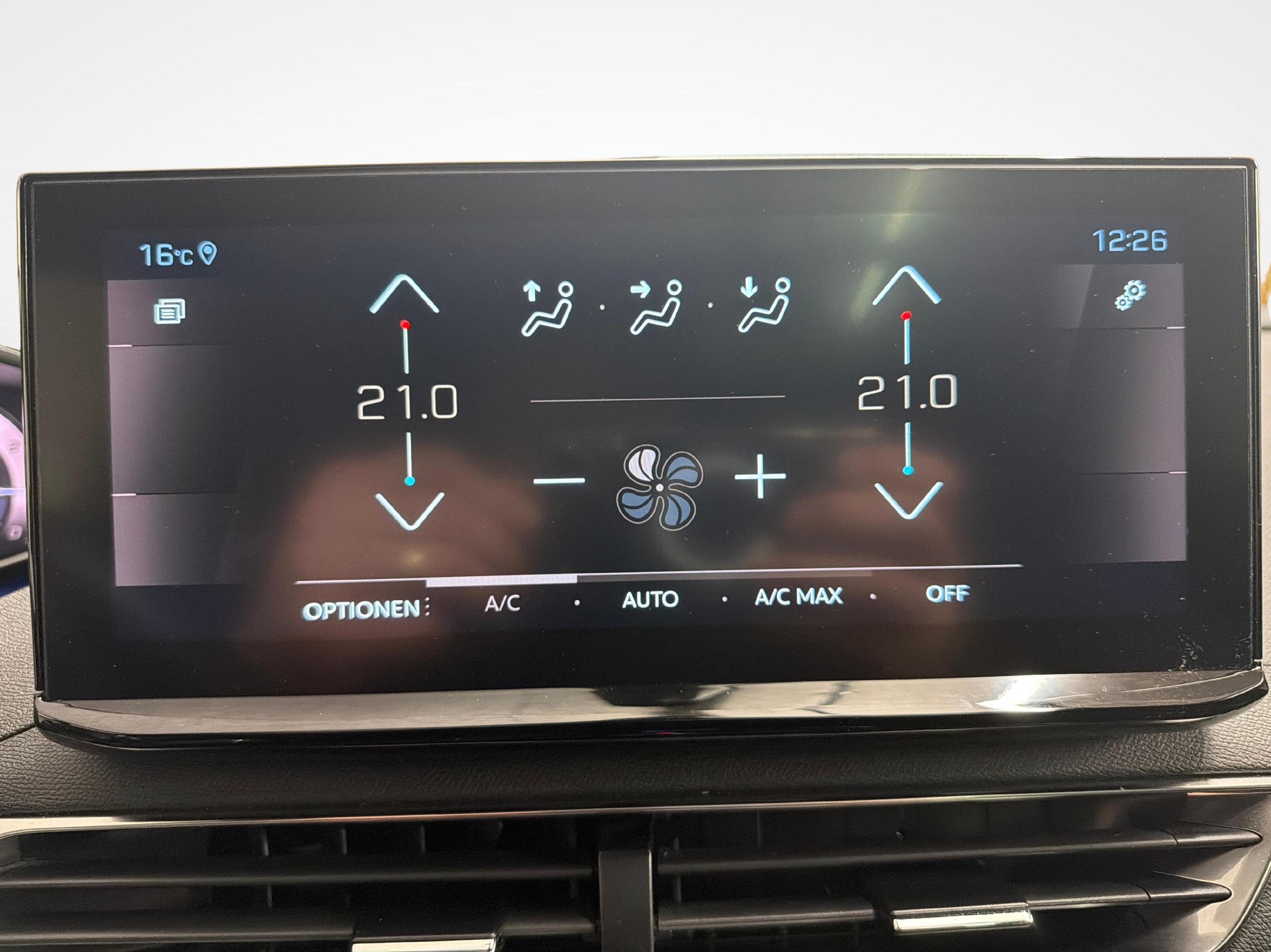 PEUGEOT 3008 1.2 PureTech GT Pack-image-17