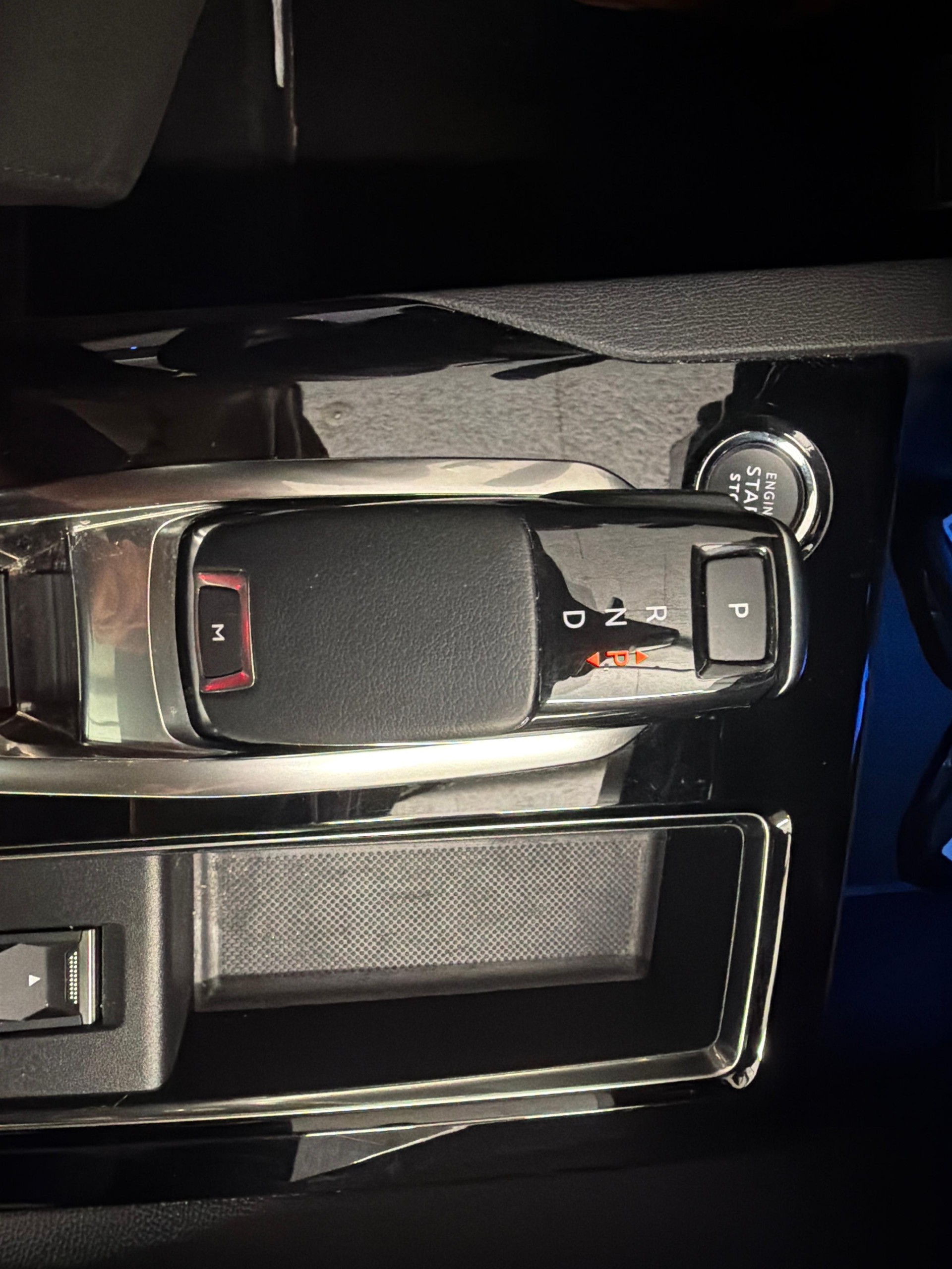 PEUGEOT 3008 1.2 PureTech GT Pack-image-19