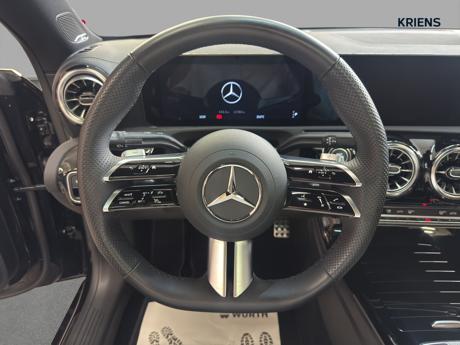 MERCEDES-BENZ CLA 200 - AMG / 360 Grad Kamera / Soundsystem / Multibeam LED-image-9