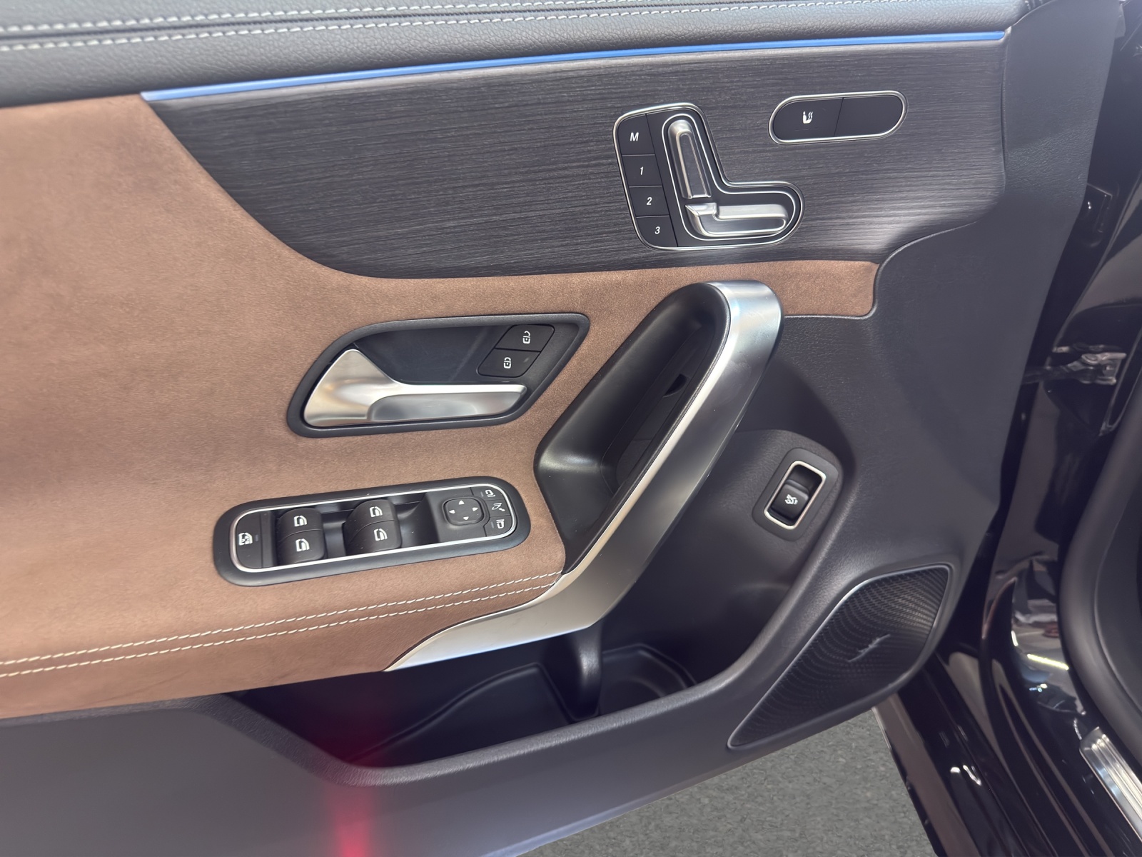 MERCEDES-BENZ CLA 200 - AMG / 360 Grad Kamera / Soundsystem / Multibeam LED-image-12