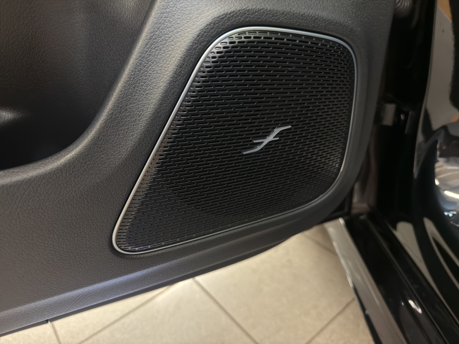 MERCEDES-BENZ CLA 200 - AMG / 360 Grad Kamera / Soundsystem / Multibeam LED-image-15