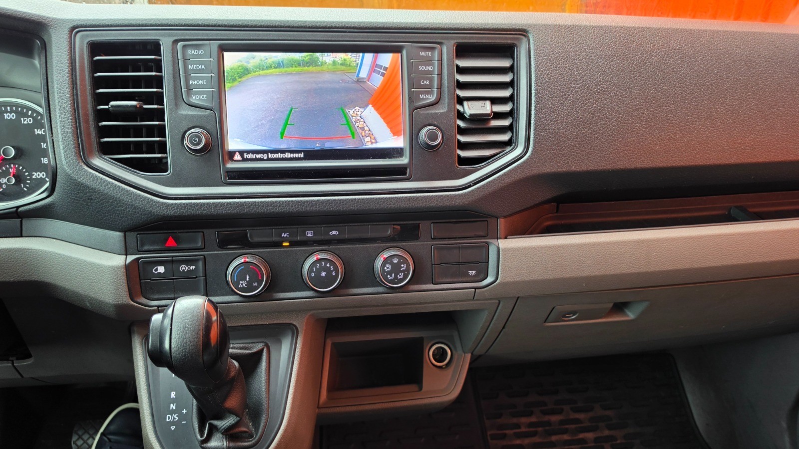 VW Crafter 35 2.0 BiTDI 177PS Automat-image-10