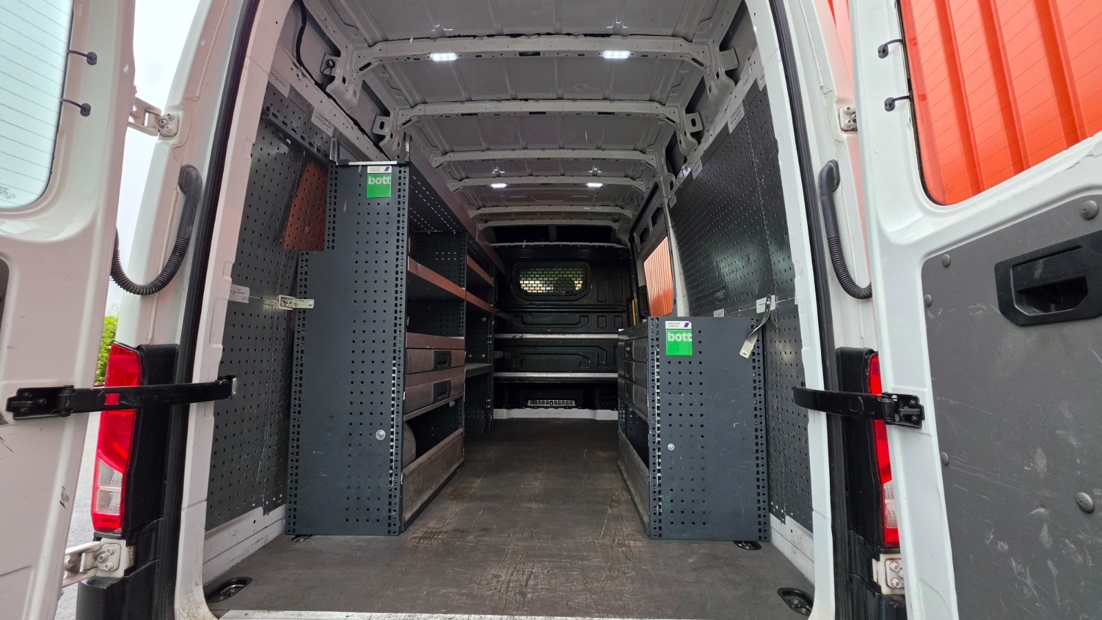 VW Crafter 35 2.0 BiTDI 177PS Automat-image-8