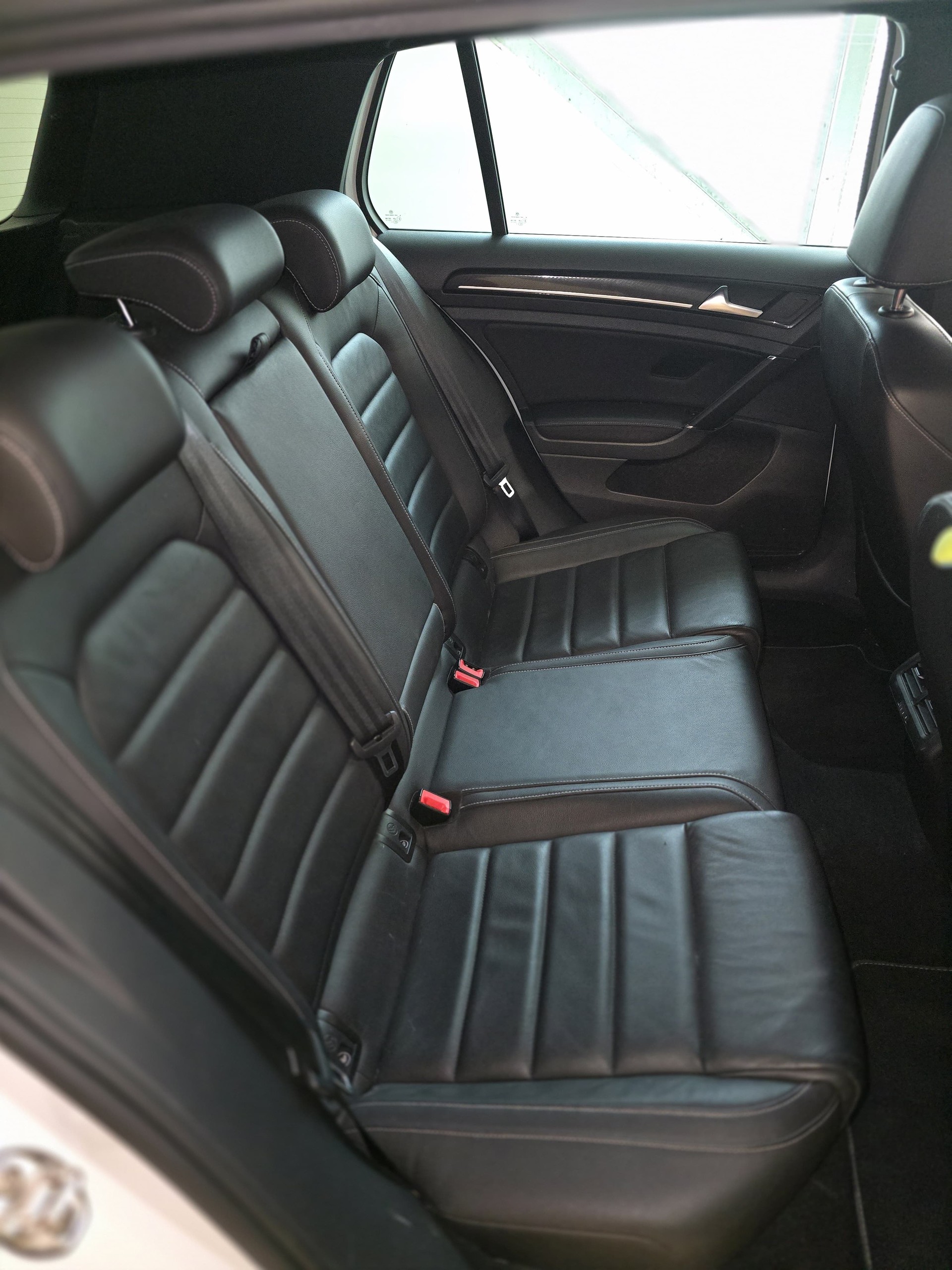 VW Golf 2.0 TSI R DSG 4motion-image-2