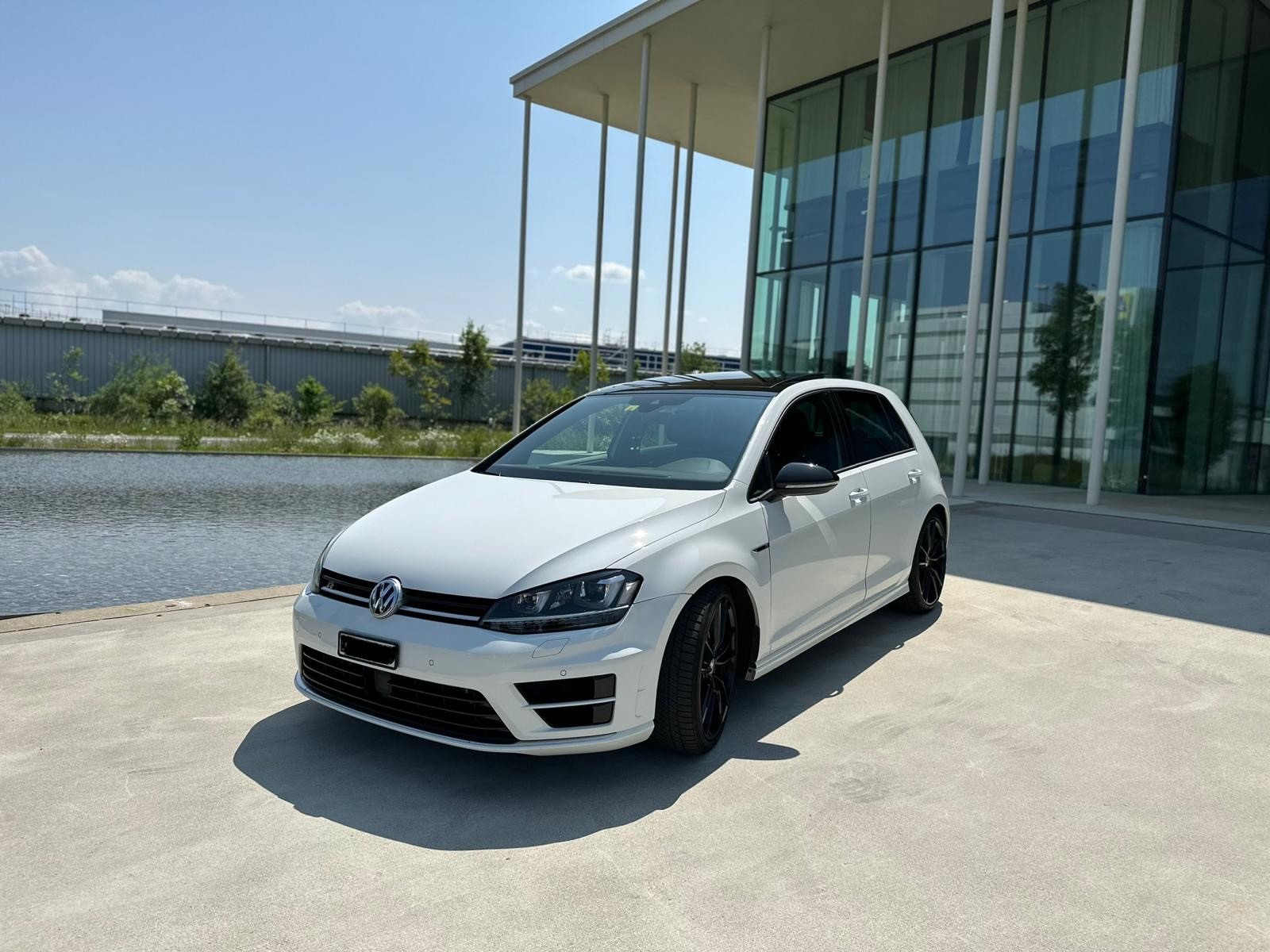VW Golf 2.0 TSI R DSG 4motion-image-0