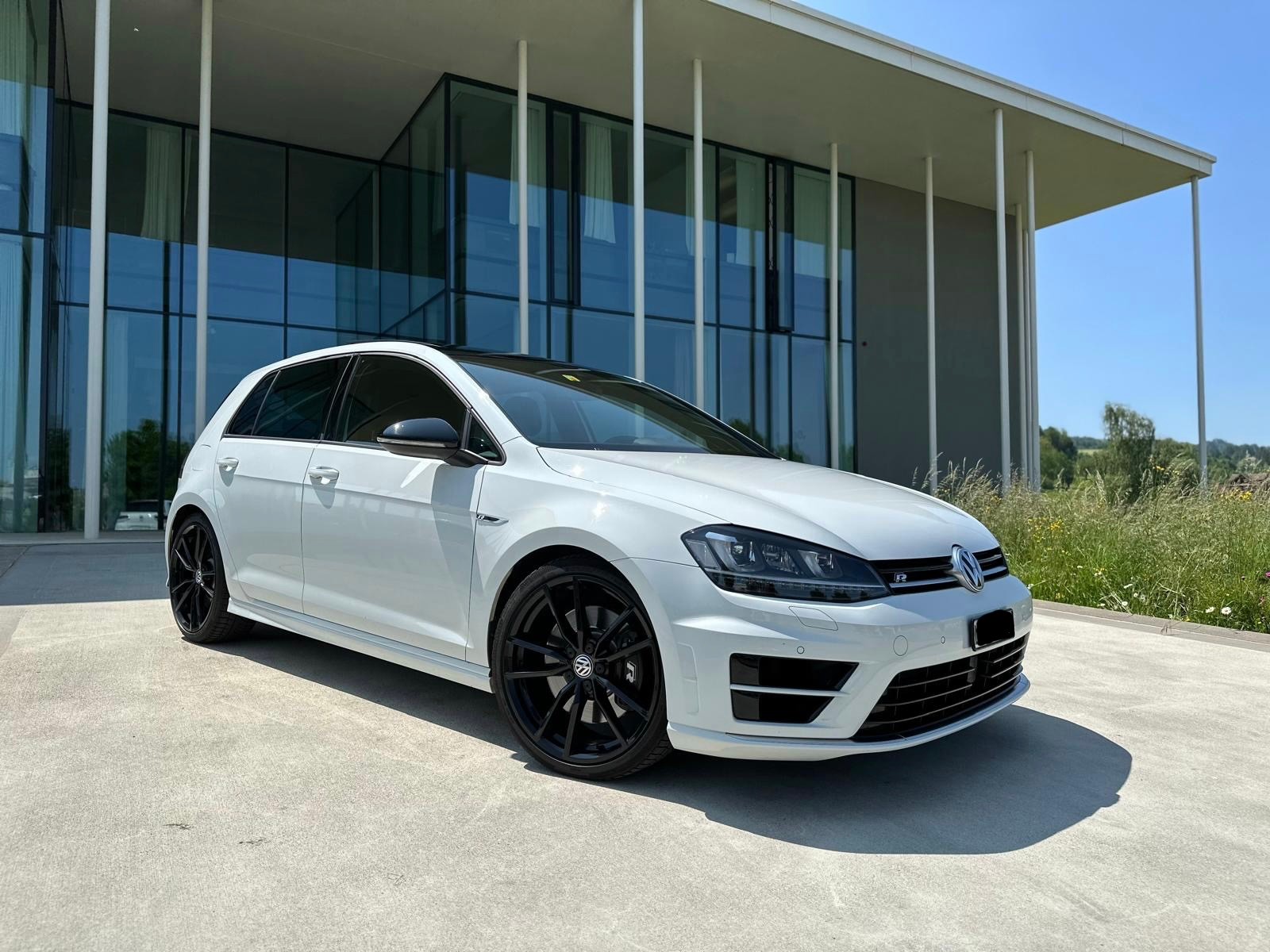 VW Golf 2.0 TSI R DSG 4motion-image-5