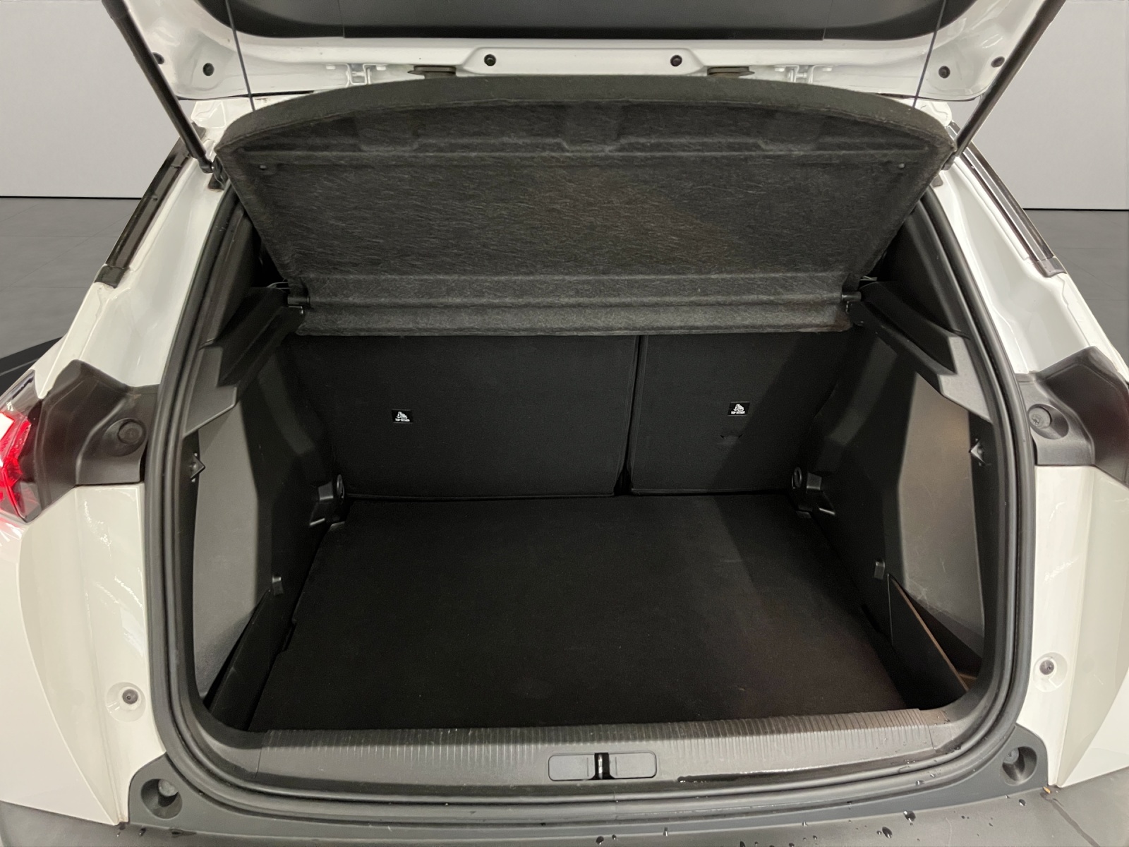 PEUGEOT 2008 1.2 PureTech 130 Allure-image-14