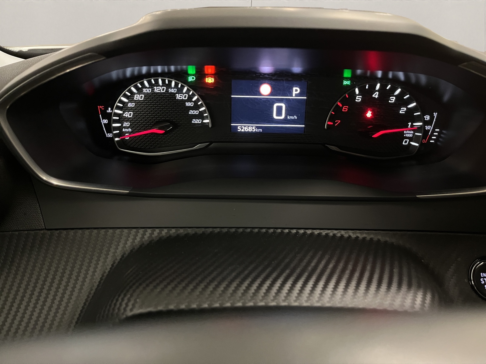 PEUGEOT 2008 1.2 PureTech 130 Allure-image-9