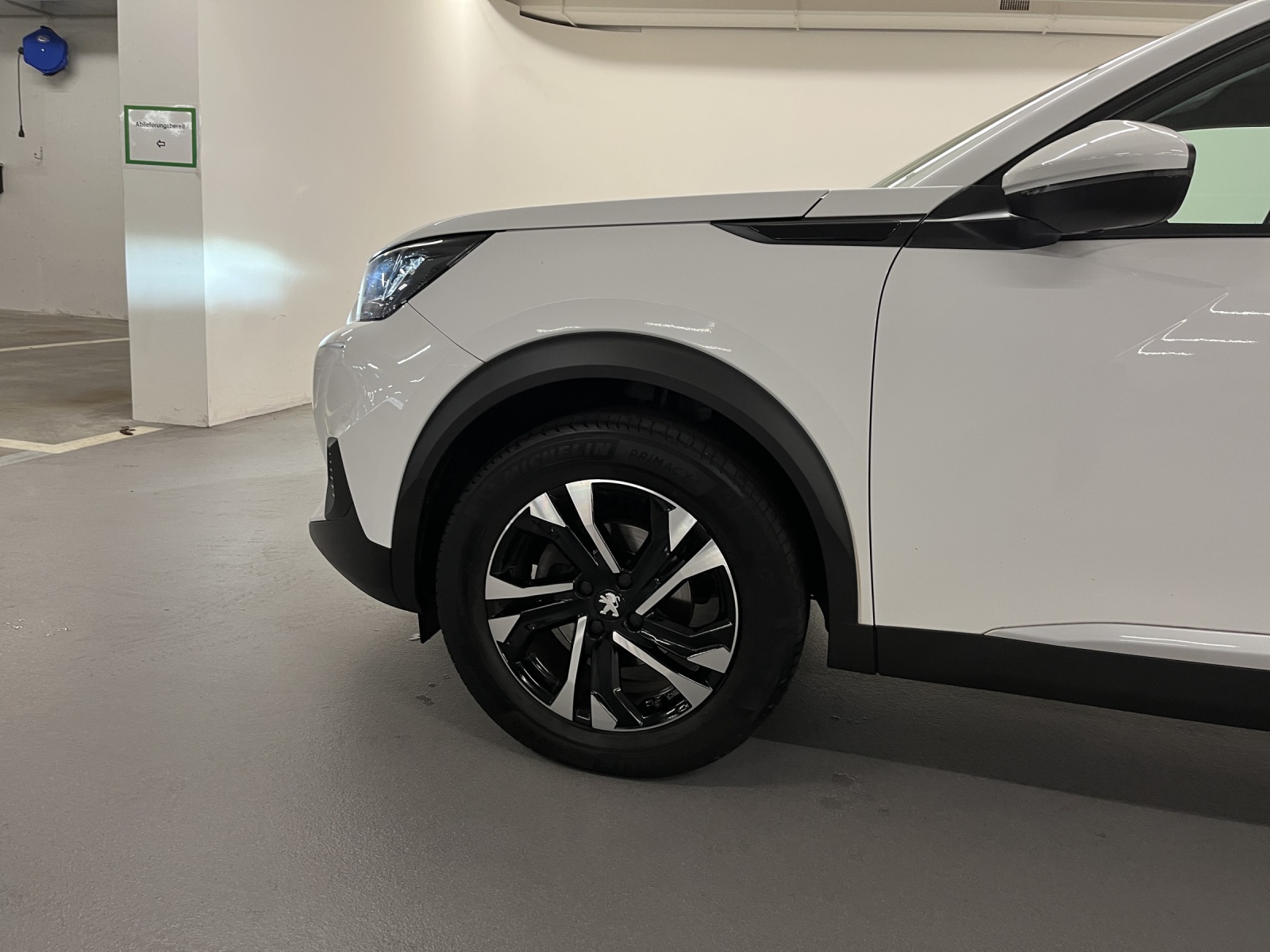 PEUGEOT 2008 1.2 PureTech 130 Allure-image-15