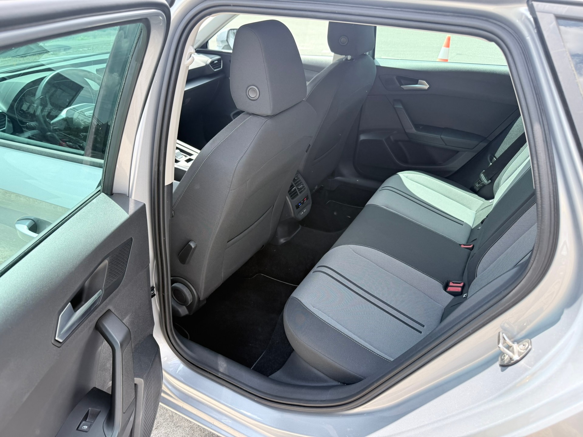 SEAT Leon ST 2.0 TDI EVO DSG Style-image-28