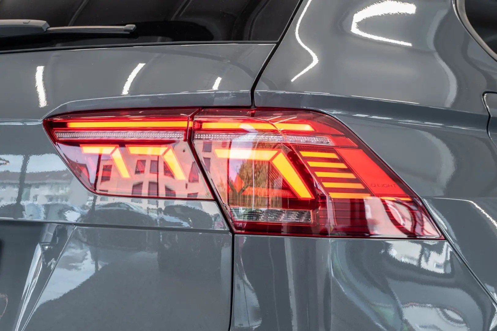 VW Volkswagen Tiguan R 4Motion| BLACK-STYLE|R-SITZE|H&K | 12 MONATE GARANTIE-image-5