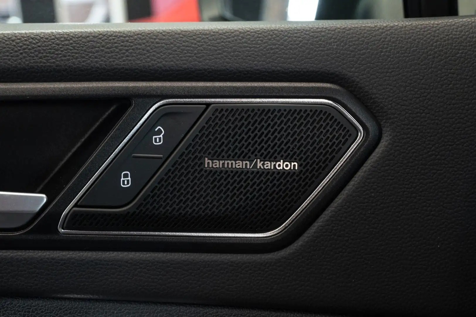 VW Volkswagen Tiguan R 4Motion| BLACK-STYLE|R-SITZE|H&K | 12 MONATE GARANTIE-image-12