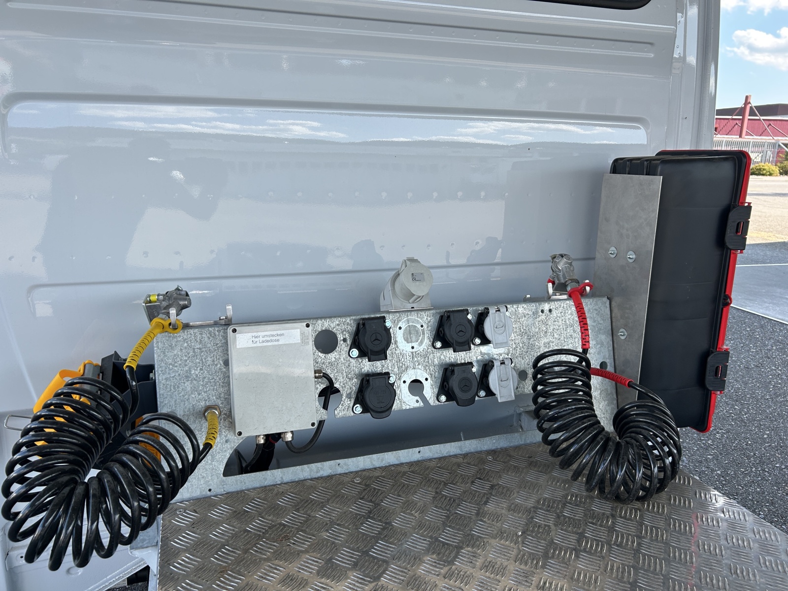 MERCEDES-BENZ Sprinter 519 CDI Standard 9G-TRONIC "Sattelschlepper"-image-10