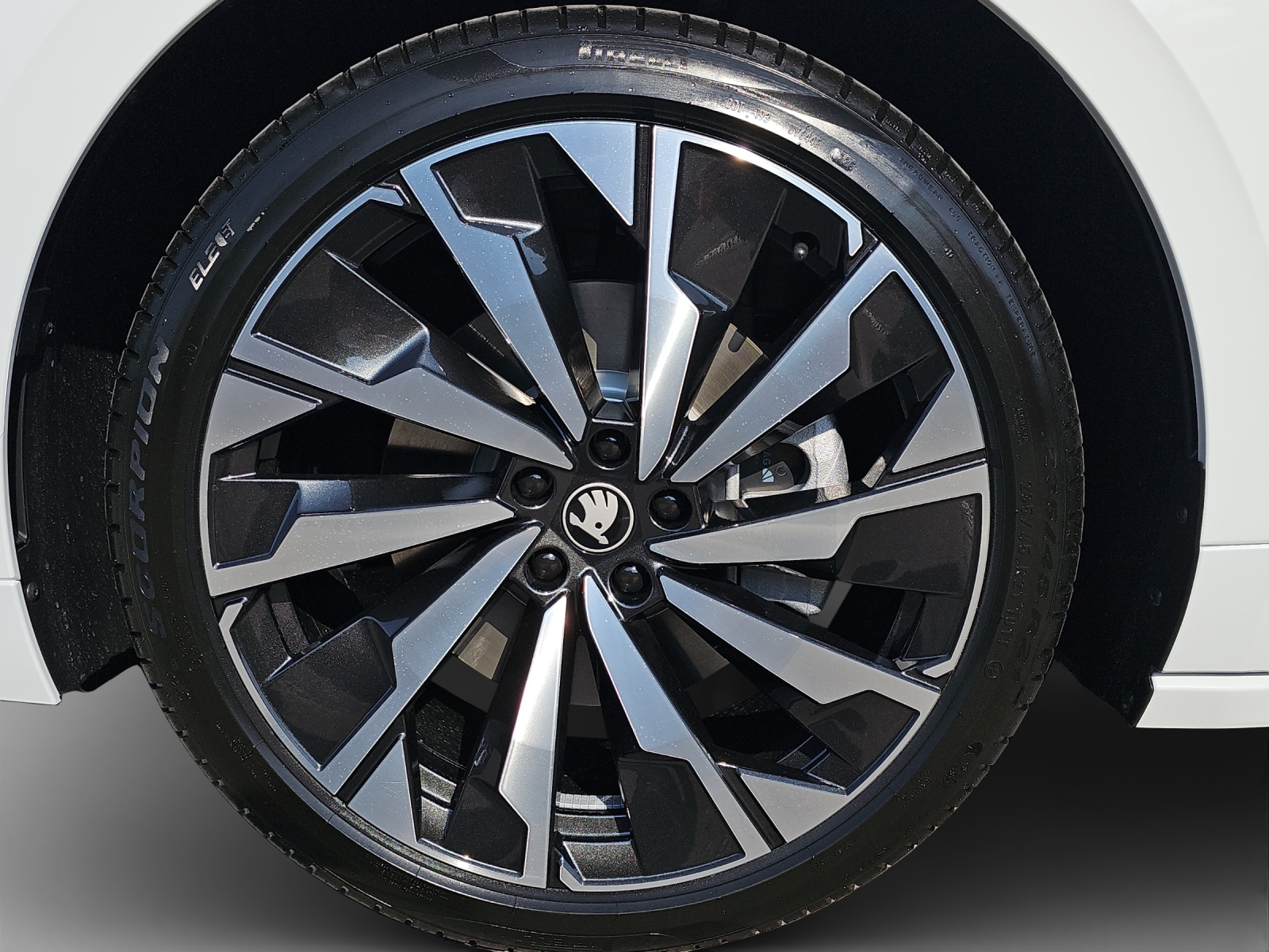 SKODA Enyaq 85x Sportline 4x4-image-14